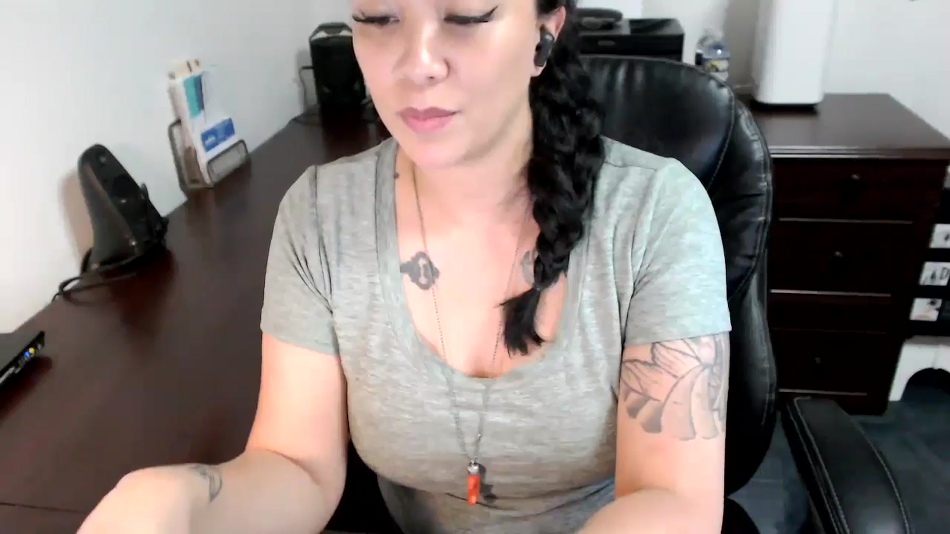 Gallery image thumbnail from MickaylaMoon's myfreecams stream on, 06/07/2024, 21:01 image 14 of 20