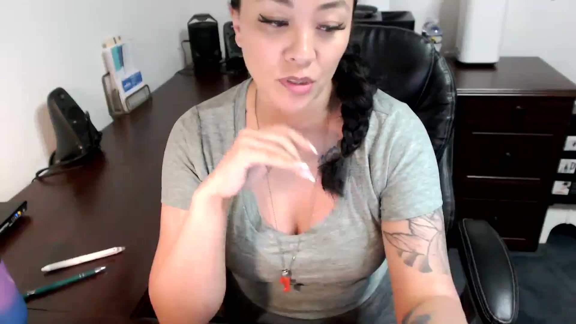 Gallery image thumbnail from MickaylaMoon's myfreecams stream on, 06/07/2024, 21:01 image 12 of 20