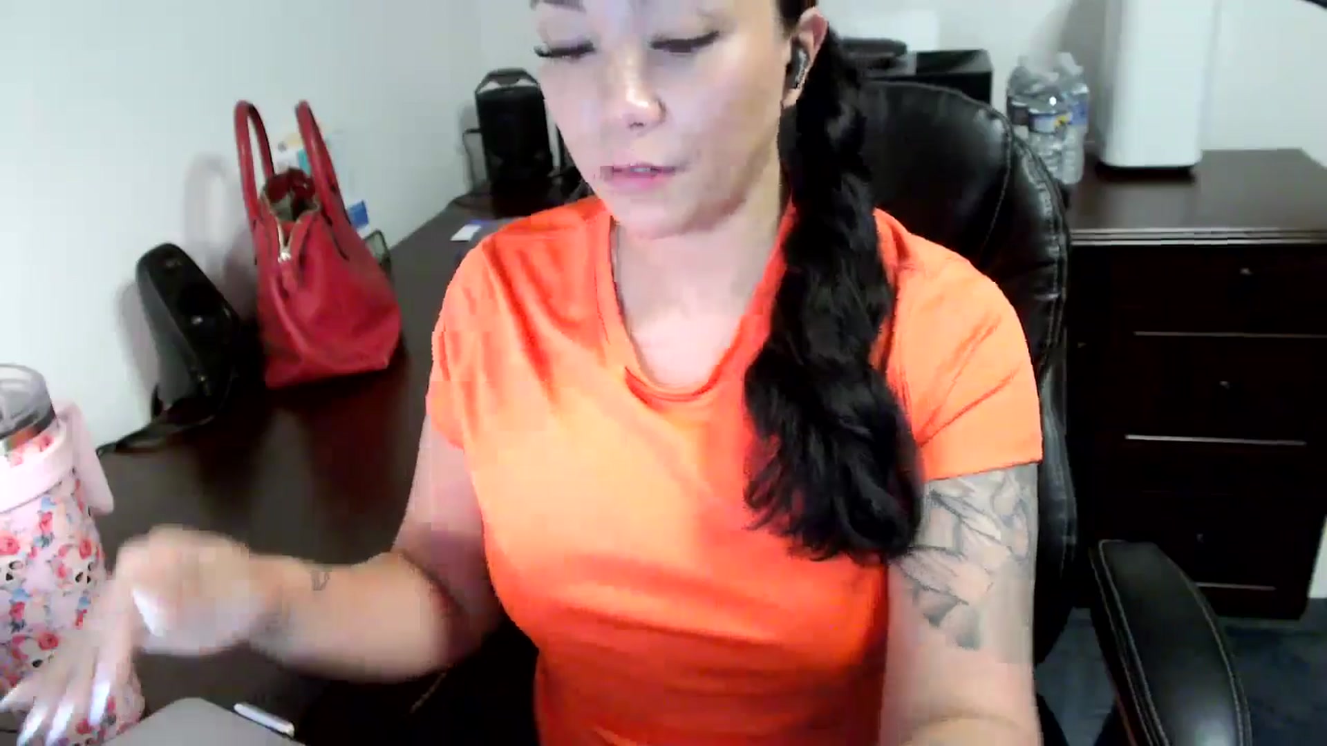 Gallery image thumbnail from MickaylaMoon's myfreecams stream on, 06/11/2024, 16:57 image 19 of 20