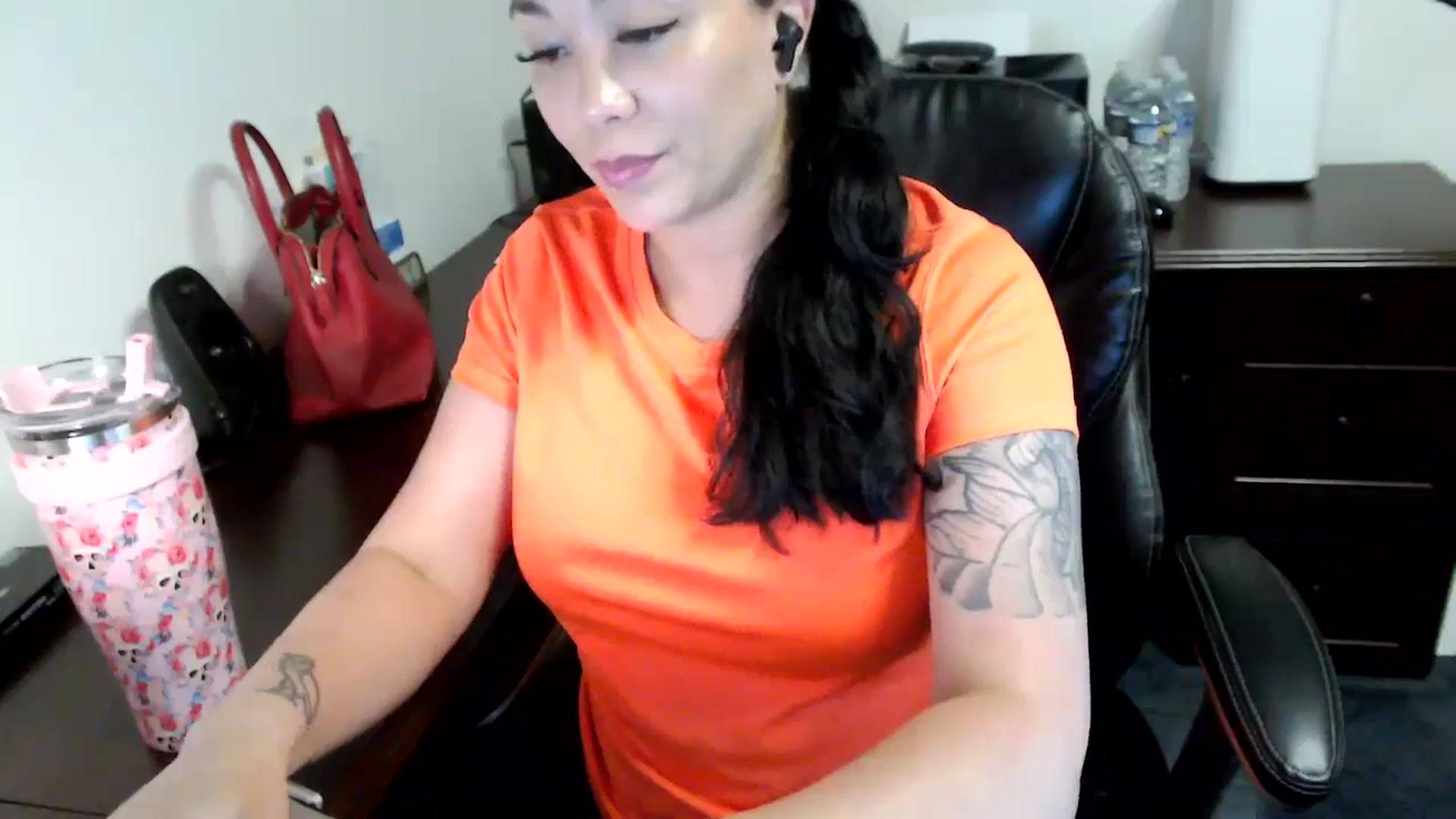Gallery image thumbnail from MickaylaMoon's myfreecams stream on, 06/11/2024, 18:10 image 19 of 20