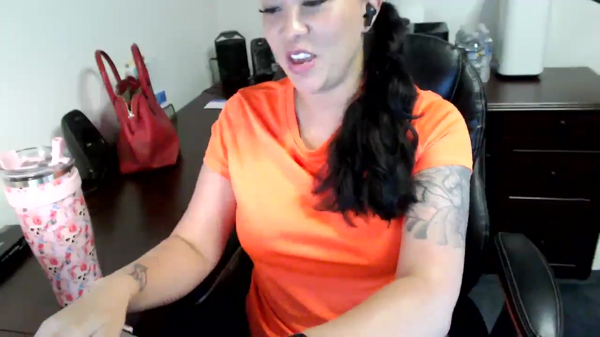 Gallery image thumbnail from MickaylaMoon's myfreecams stream on, 06/11/2024, 18:10 image 18 of 20