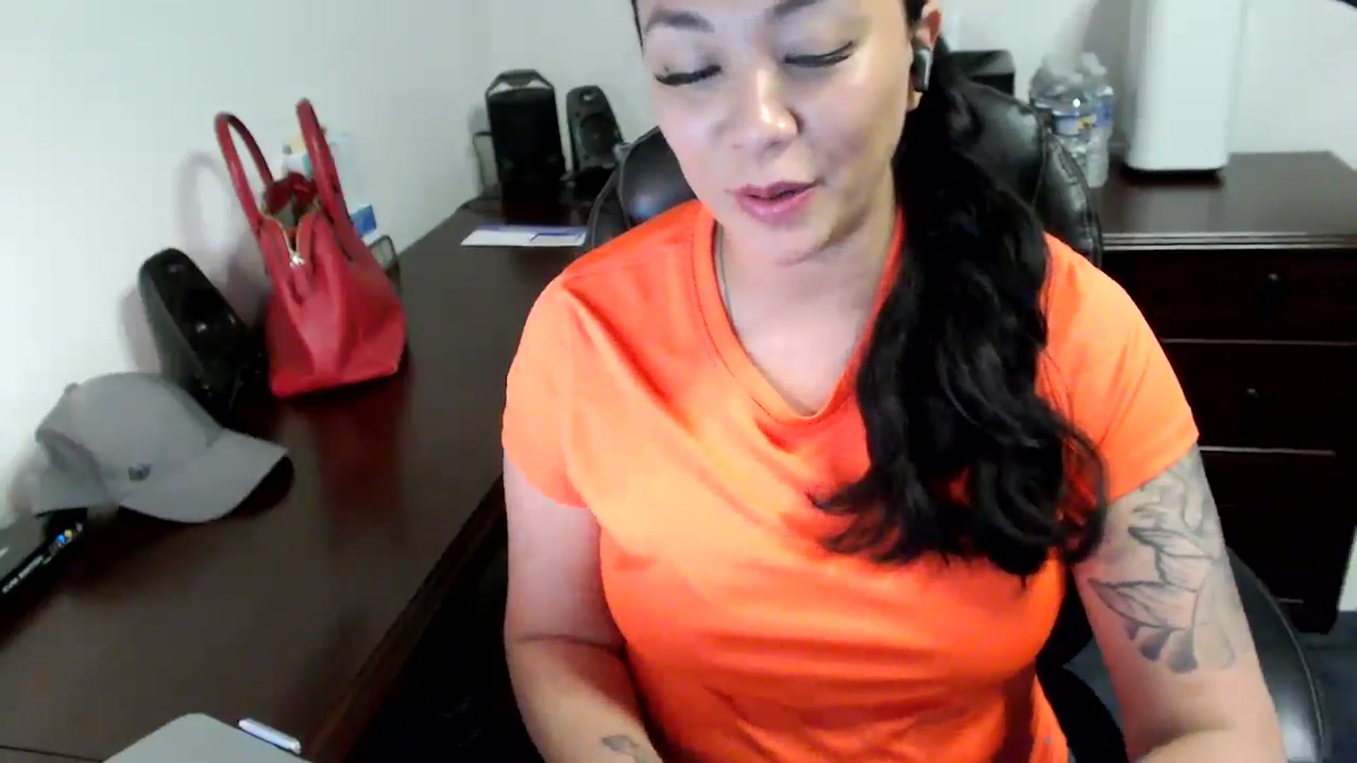 Gallery image thumbnail from MickaylaMoon's myfreecams stream on, 06/11/2024, 18:10 image 10 of 20