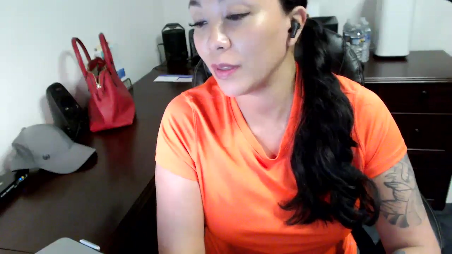 Gallery image thumbnail from MickaylaMoon's myfreecams stream on, 06/11/2024, 18:10 image 9 of 20