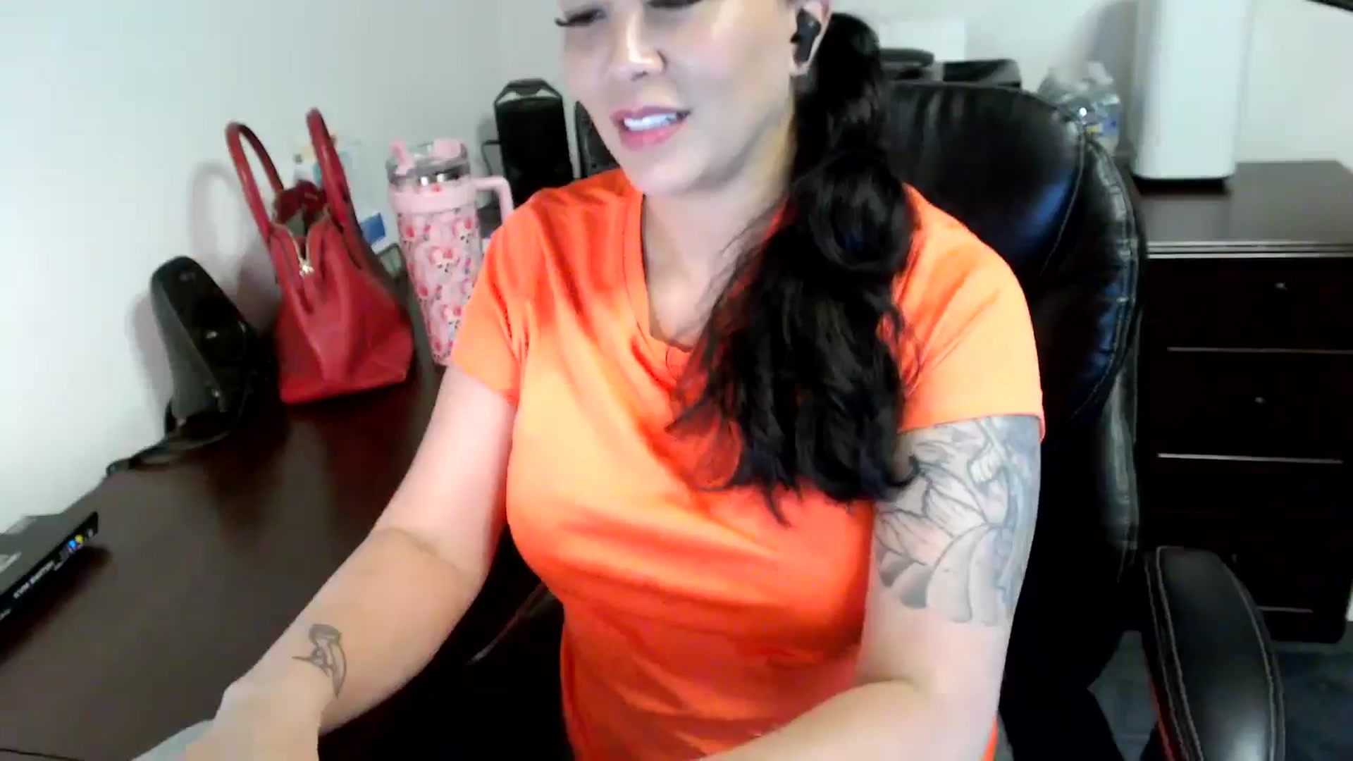 Gallery image thumbnail from MickaylaMoon's myfreecams stream on, 06/11/2024, 19:41 image 4 of 20