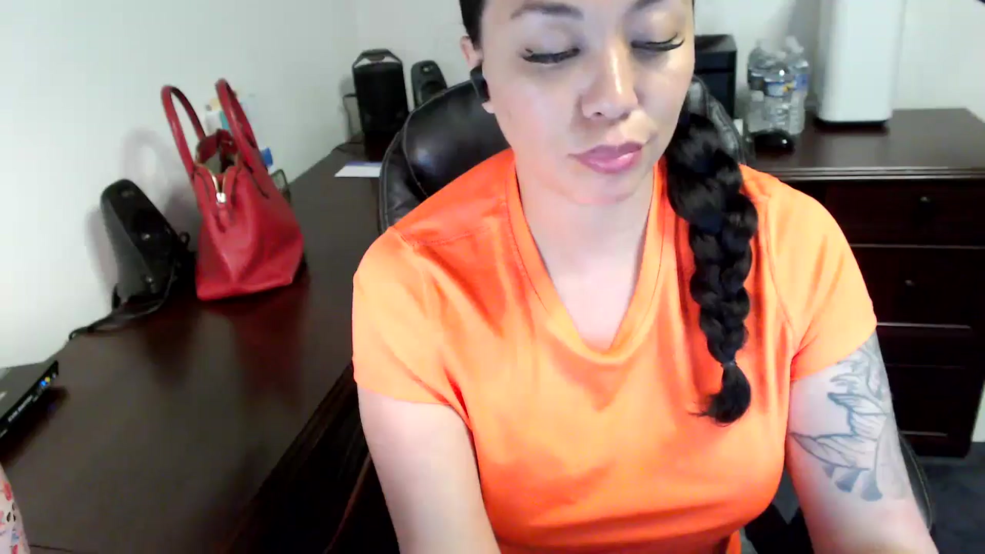 Gallery image thumbnail from MickaylaMoon's myfreecams stream on, 06/11/2024, 20:32 image 20 of 20