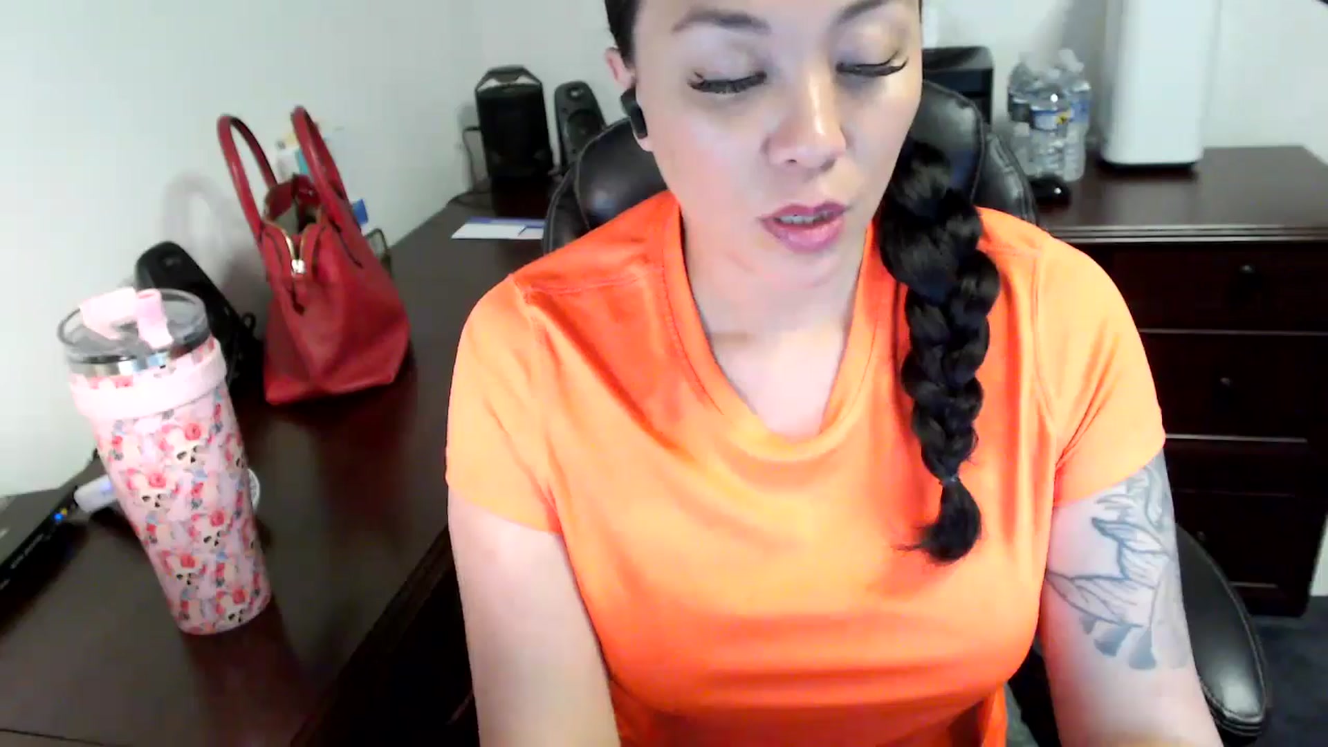 Gallery image thumbnail from MickaylaMoon's myfreecams stream on, 06/11/2024, 20:32 image 16 of 20