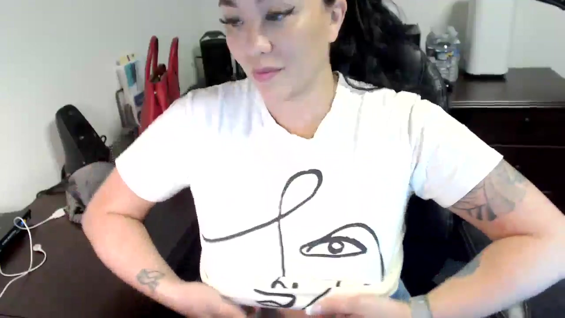 Gallery image thumbnail from MickaylaMoon's myfreecams stream on, 06/12/2024, 13:54 image 6 of 20