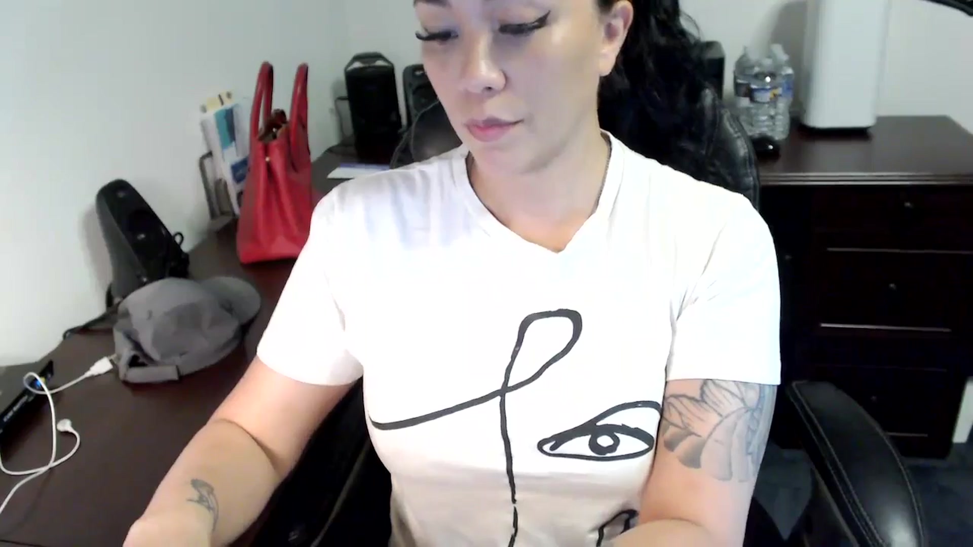 Gallery image thumbnail from MickaylaMoon's myfreecams stream on, 06/12/2024, 13:54 image 12 of 20