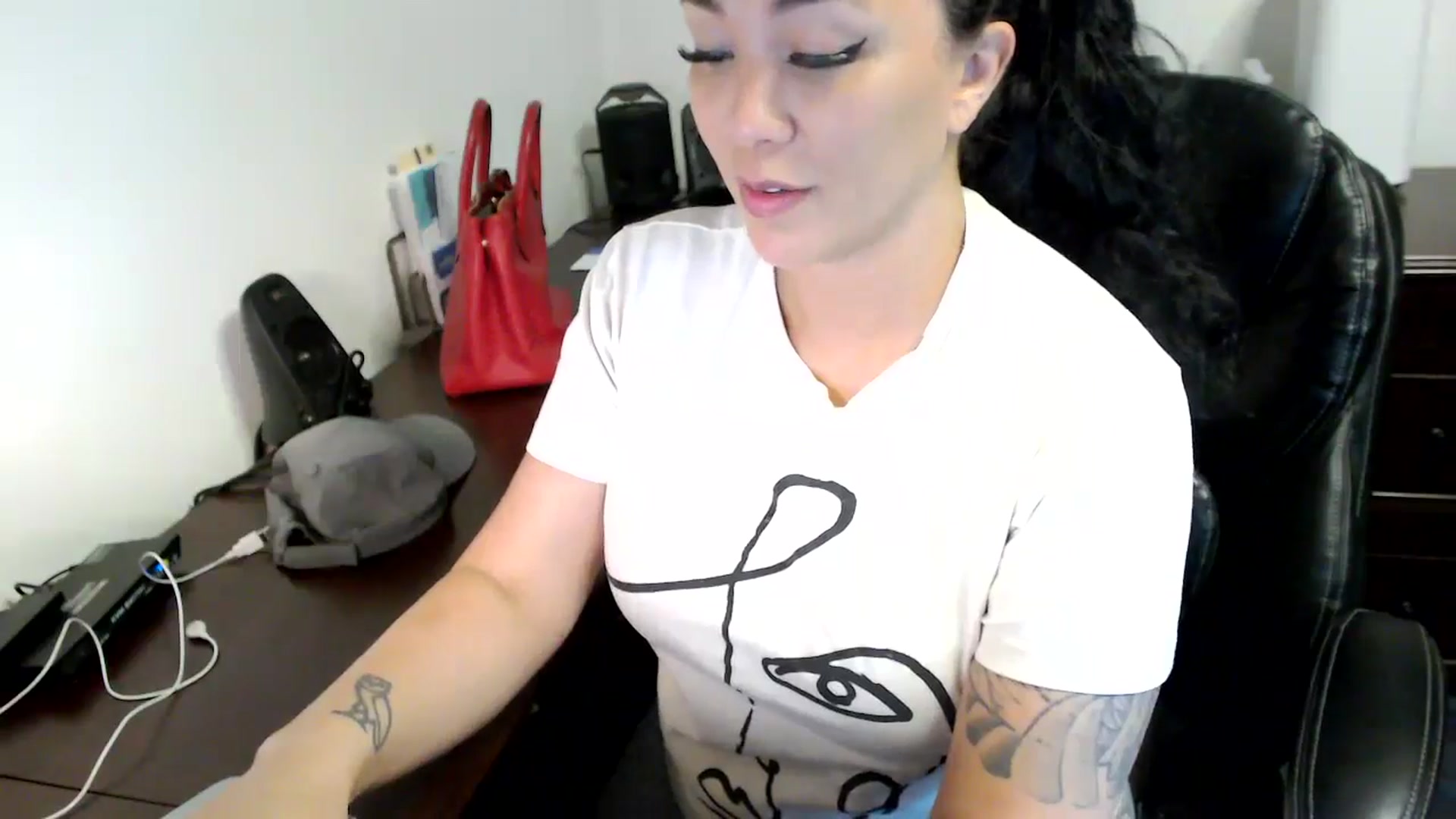Gallery image thumbnail from MickaylaMoon's myfreecams stream on, 06/12/2024, 13:54 image 3 of 20