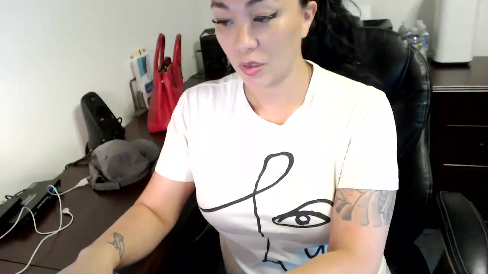 Gallery image thumbnail from MickaylaMoon's myfreecams stream on, 06/12/2024, 13:54 image 2 of 20