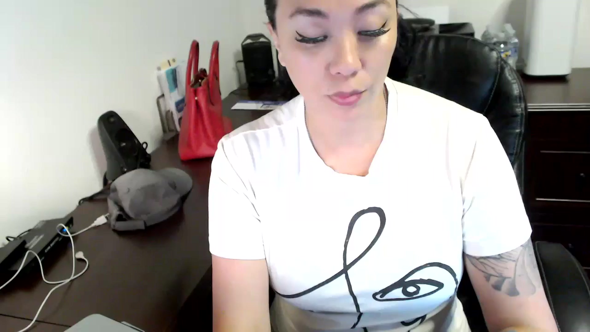 Gallery image thumbnail from MickaylaMoon's myfreecams stream on, 06/12/2024, 13:54 image 1 of 20
