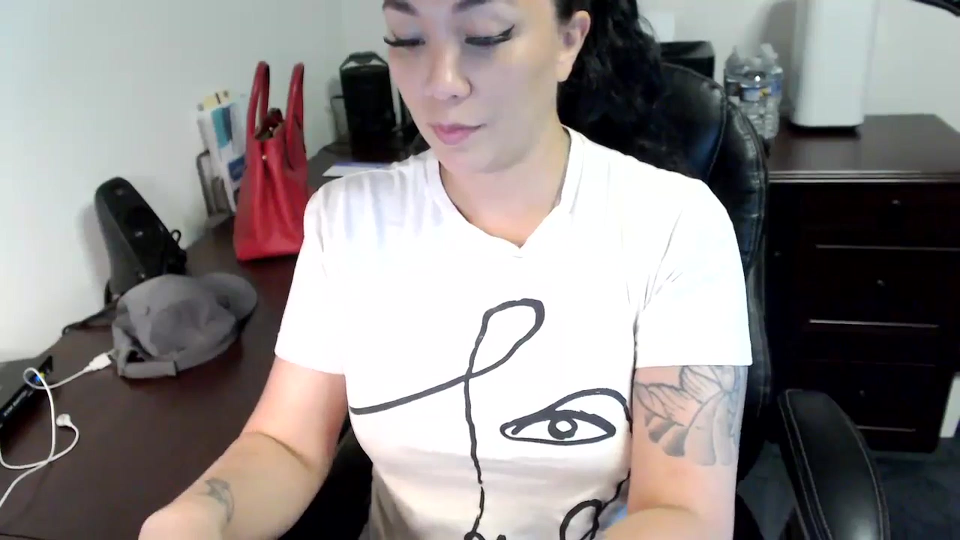 Gallery image thumbnail from MickaylaMoon's myfreecams stream on, 06/12/2024, 13:54 image 13 of 20