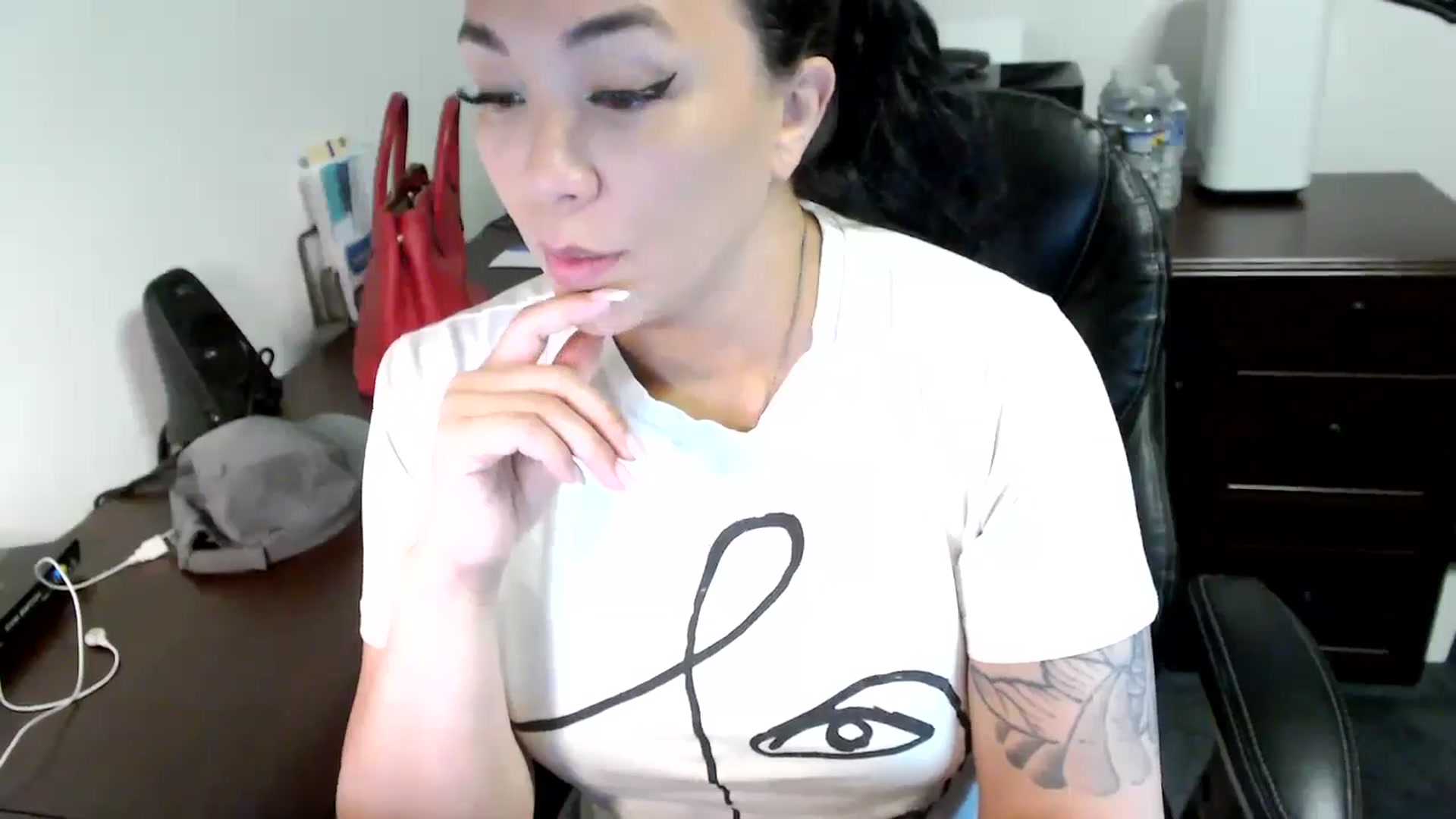 Gallery image thumbnail from MickaylaMoon's myfreecams stream on, 06/12/2024, 13:54 image 9 of 20