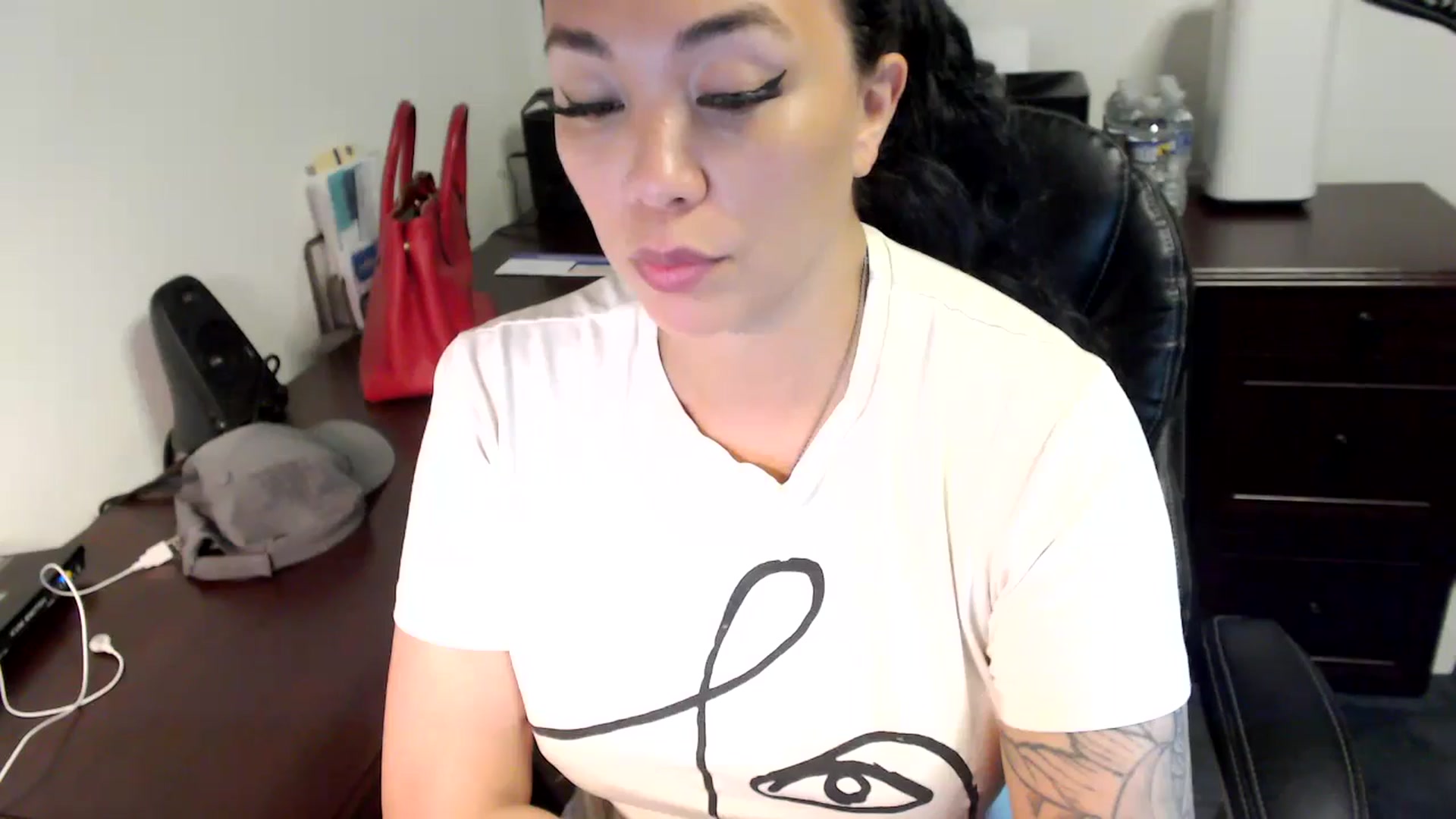 Gallery image thumbnail from MickaylaMoon's myfreecams stream on, 06/12/2024, 13:54 image 17 of 20