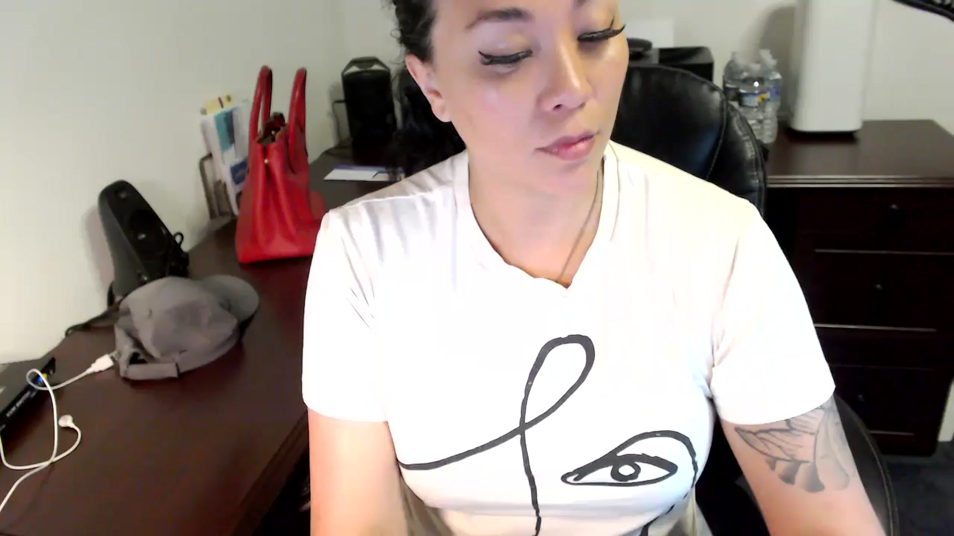 Gallery image thumbnail from MickaylaMoon's myfreecams stream on, 06/12/2024, 13:54 image 15 of 20