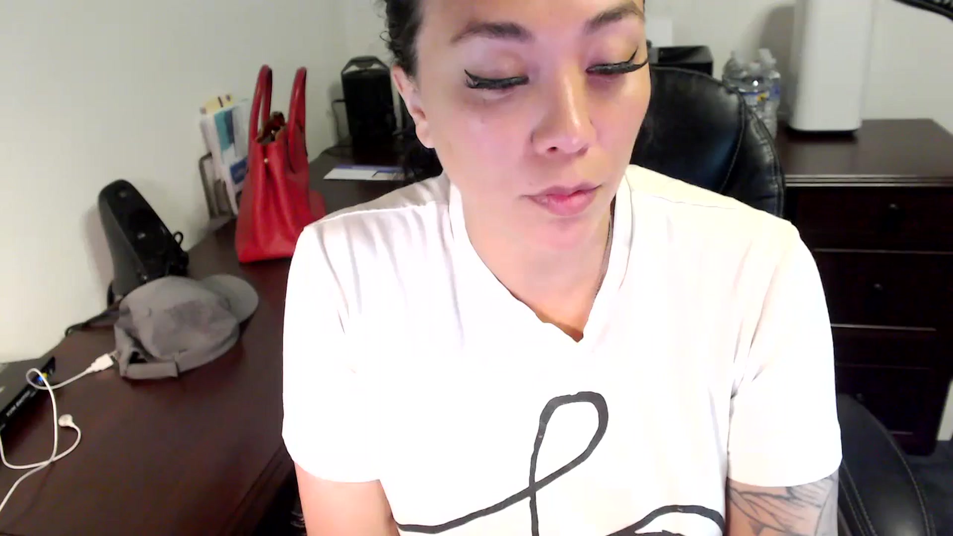 Gallery image thumbnail from MickaylaMoon's myfreecams stream on, 06/12/2024, 13:54 image 19 of 20