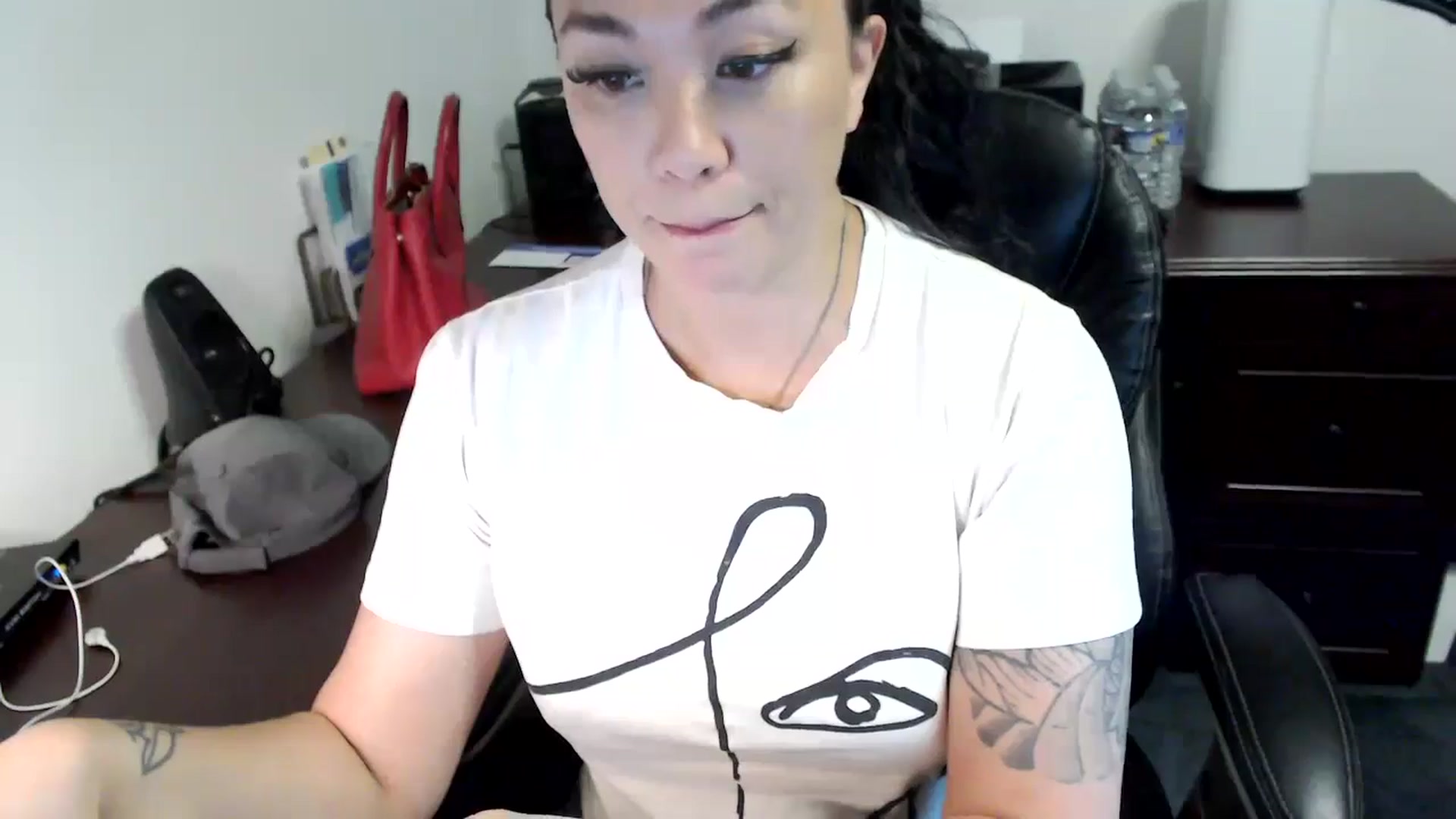 Gallery image thumbnail from MickaylaMoon's myfreecams stream on, 06/12/2024, 13:54 image 7 of 20