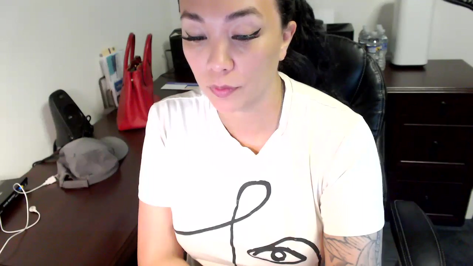 Gallery image thumbnail from MickaylaMoon's myfreecams stream on, 06/12/2024, 13:54 image 16 of 20