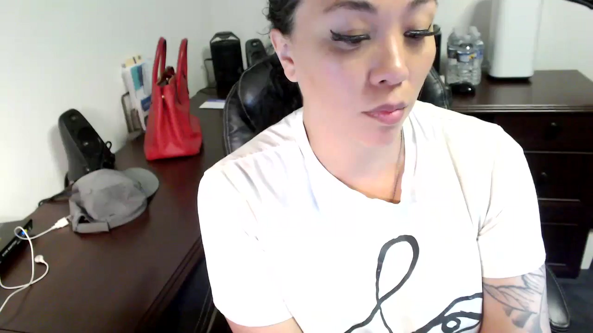 Gallery image thumbnail from MickaylaMoon's myfreecams stream on, 06/12/2024, 13:54 image 10 of 20