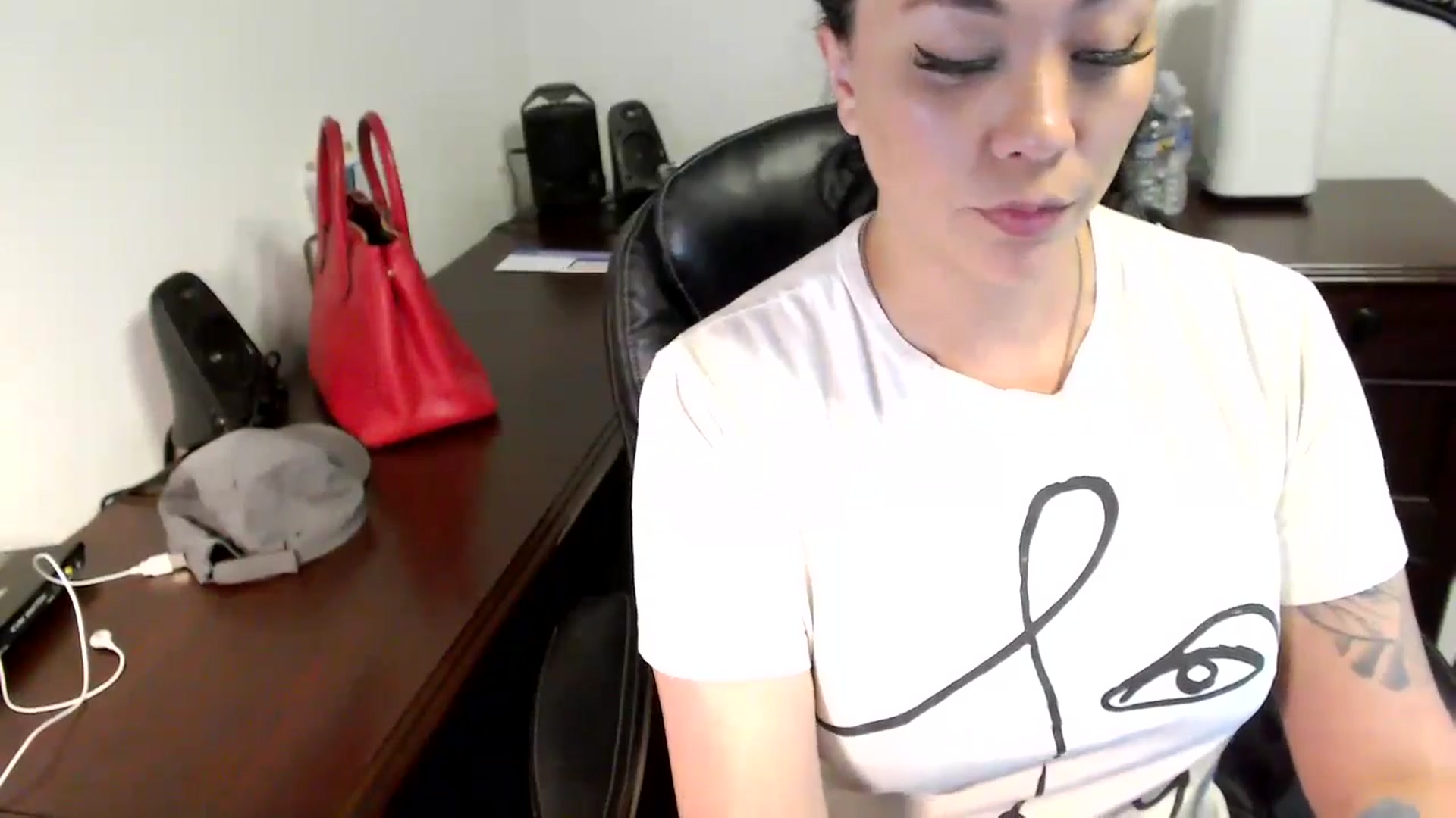 Gallery image thumbnail from MickaylaMoon's myfreecams stream on, 06/12/2024, 15:05 image 2 of 20