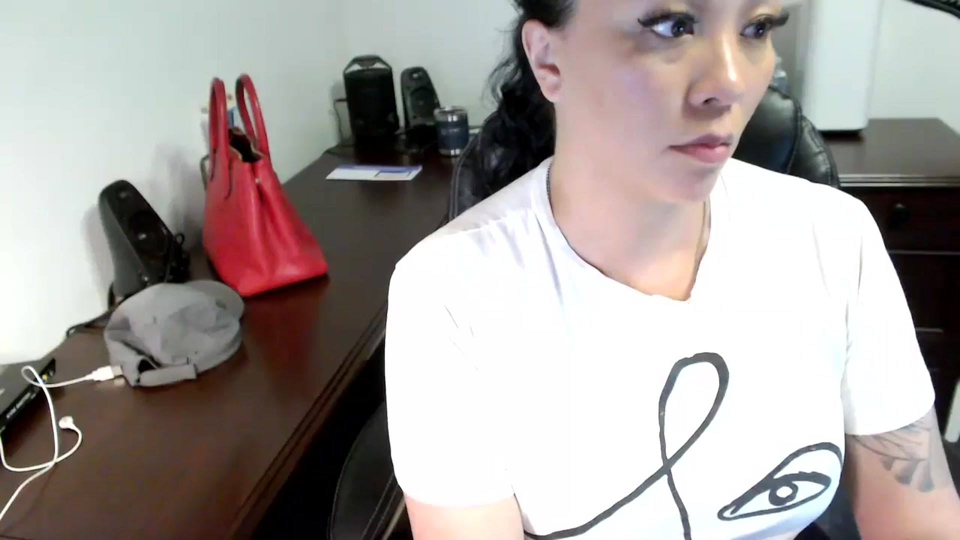 Gallery image thumbnail from MickaylaMoon's myfreecams stream on, 06/12/2024, 15:05 image 8 of 20