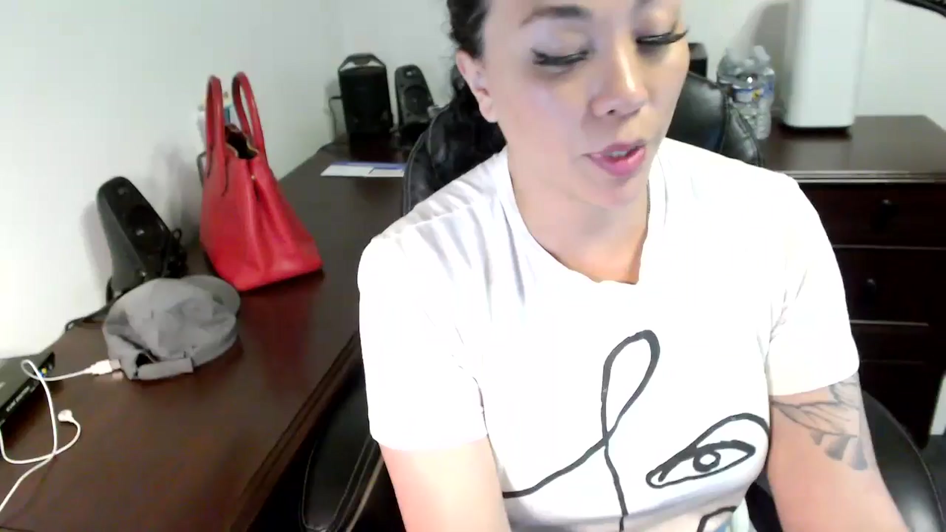 Gallery image thumbnail from MickaylaMoon's myfreecams stream on, 06/12/2024, 15:05 image 14 of 20