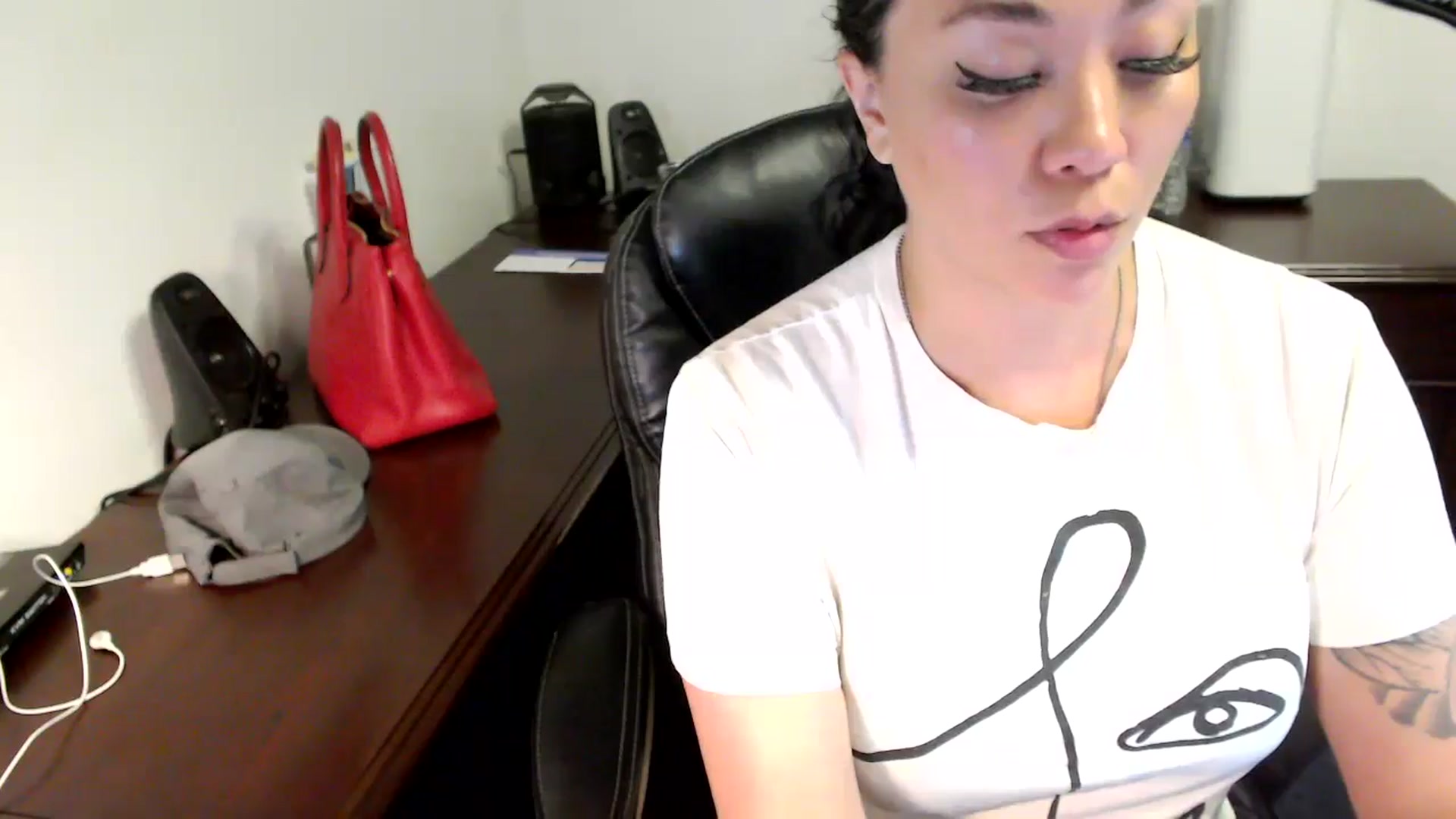 Gallery image thumbnail from MickaylaMoon's myfreecams stream on, 06/12/2024, 15:05 image 3 of 20