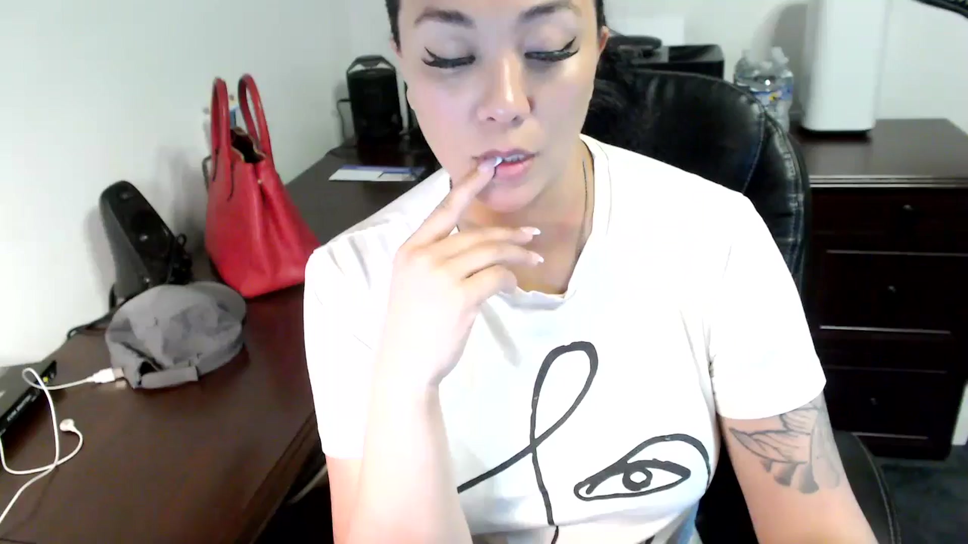Gallery image thumbnail from MickaylaMoon's myfreecams stream on, 06/12/2024, 15:05 image 1 of 20