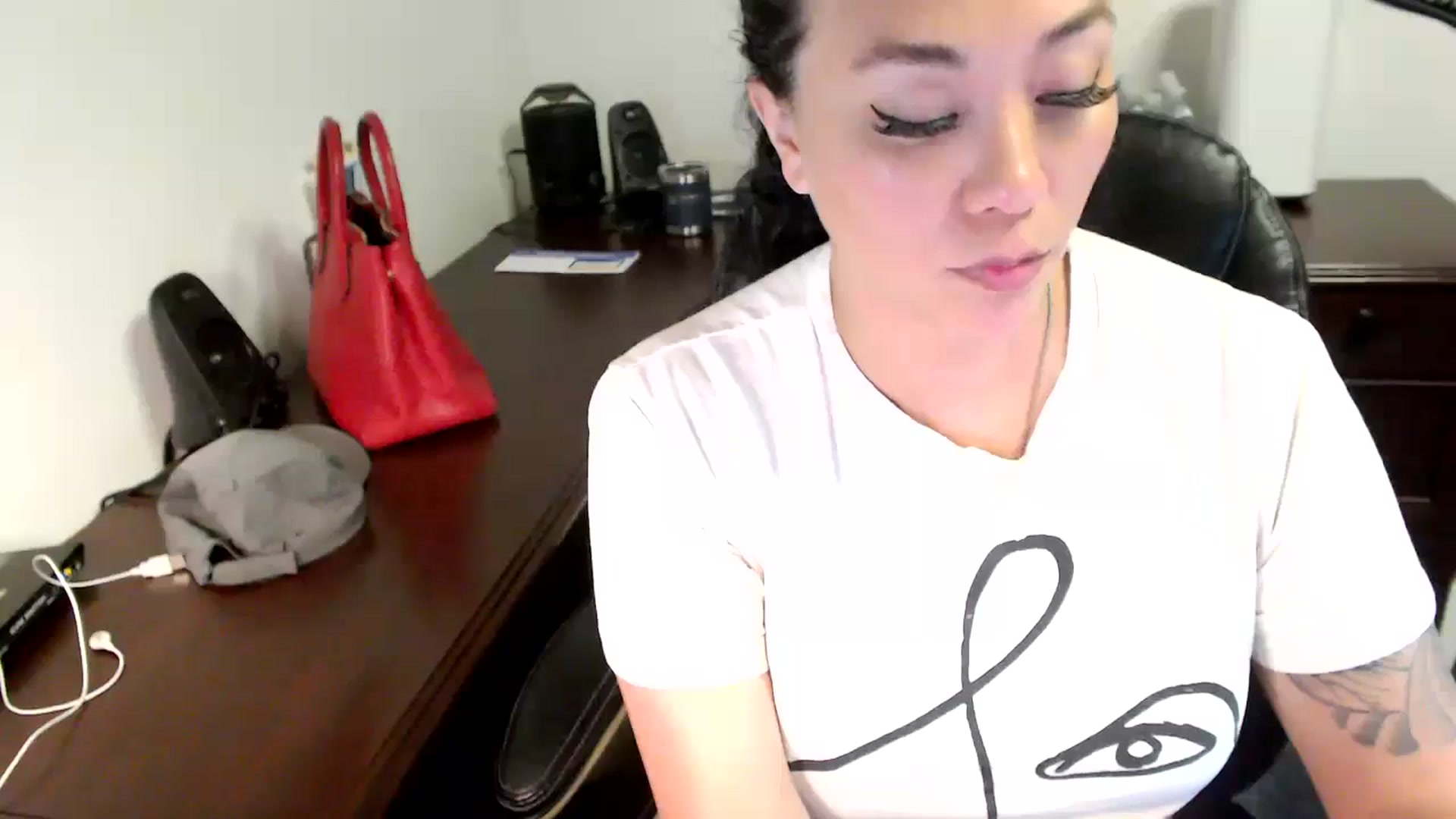 Gallery image thumbnail from MickaylaMoon's myfreecams stream on, 06/12/2024, 15:05 image 7 of 20