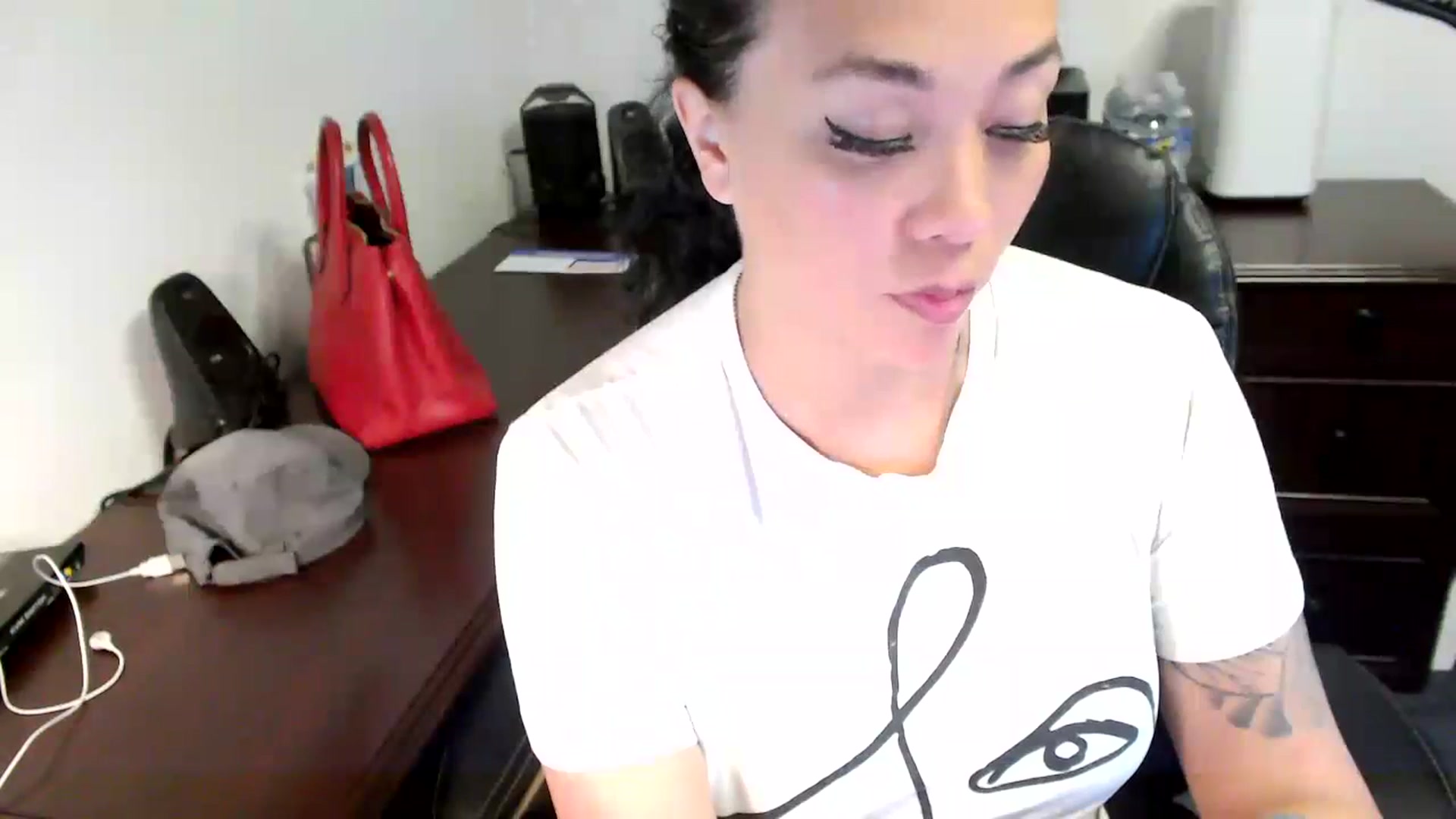 Gallery image thumbnail from MickaylaMoon's myfreecams stream on, 06/12/2024, 15:05 image 6 of 20