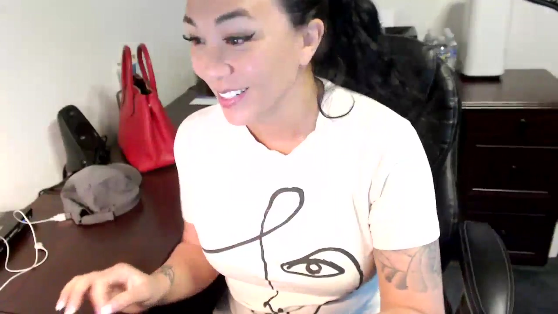 Gallery image thumbnail from MickaylaMoon's myfreecams stream on, 06/12/2024, 15:05 image 15 of 20
