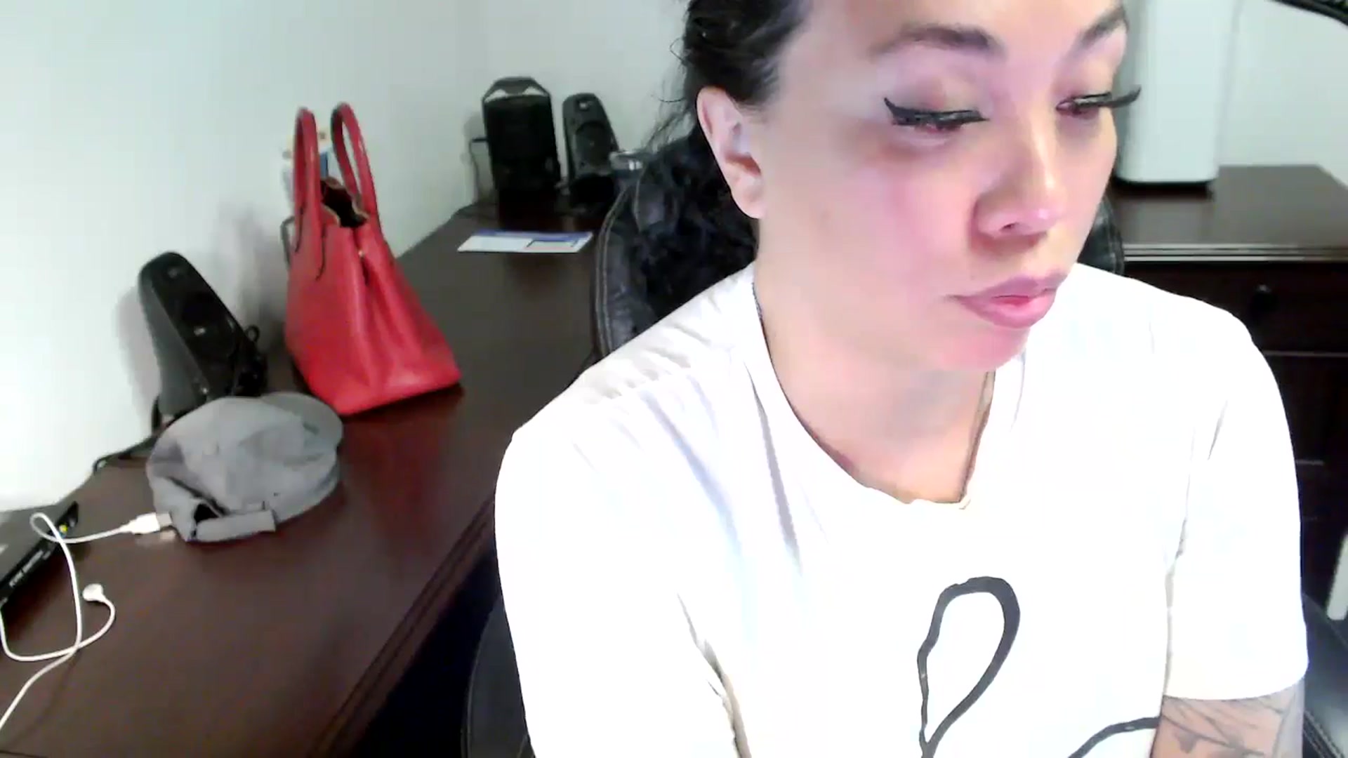 Gallery image thumbnail from MickaylaMoon's myfreecams stream on, 06/12/2024, 15:05 image 4 of 20
