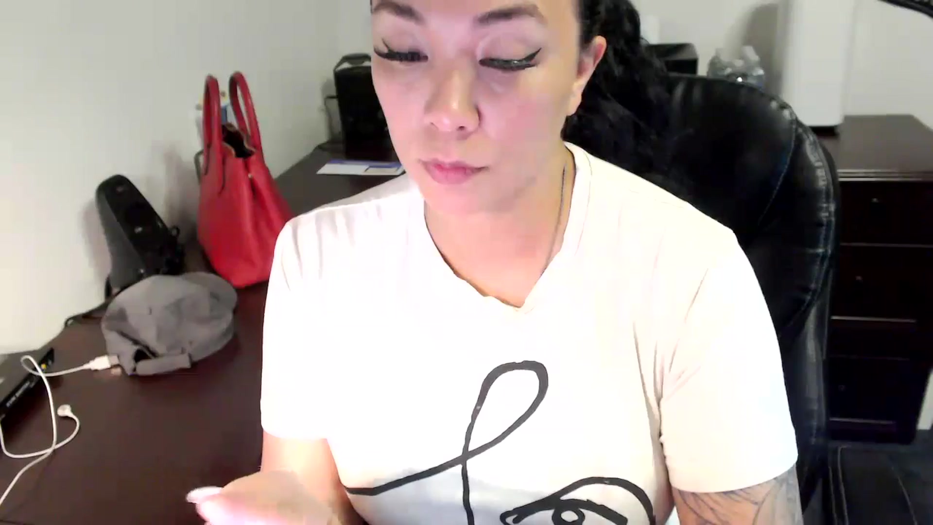 Gallery image thumbnail from MickaylaMoon's myfreecams stream on, 06/12/2024, 15:05 image 5 of 20