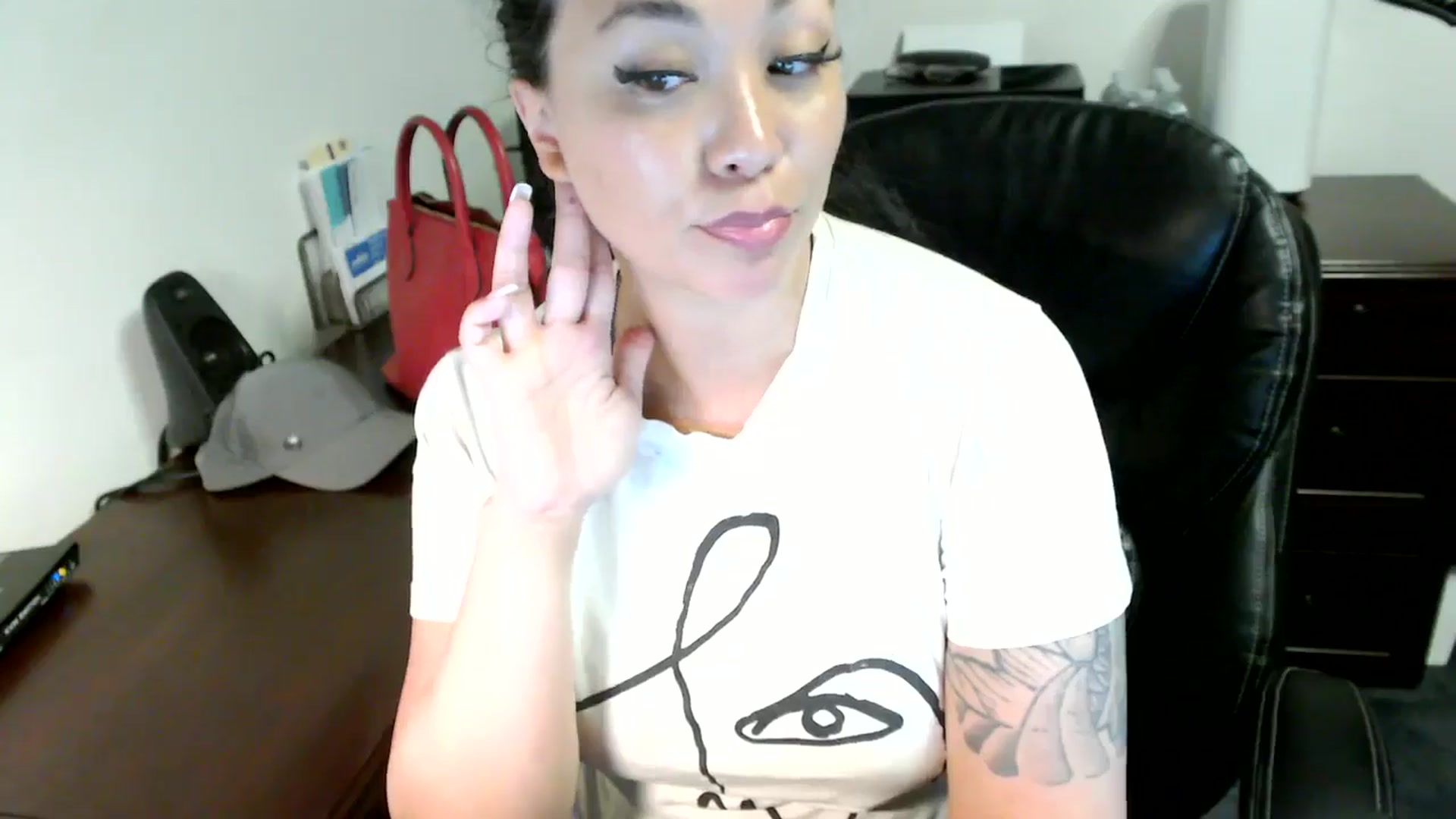 Gallery image thumbnail from MickaylaMoon's myfreecams stream on, 06/12/2024, 17:40 image 15 of 20