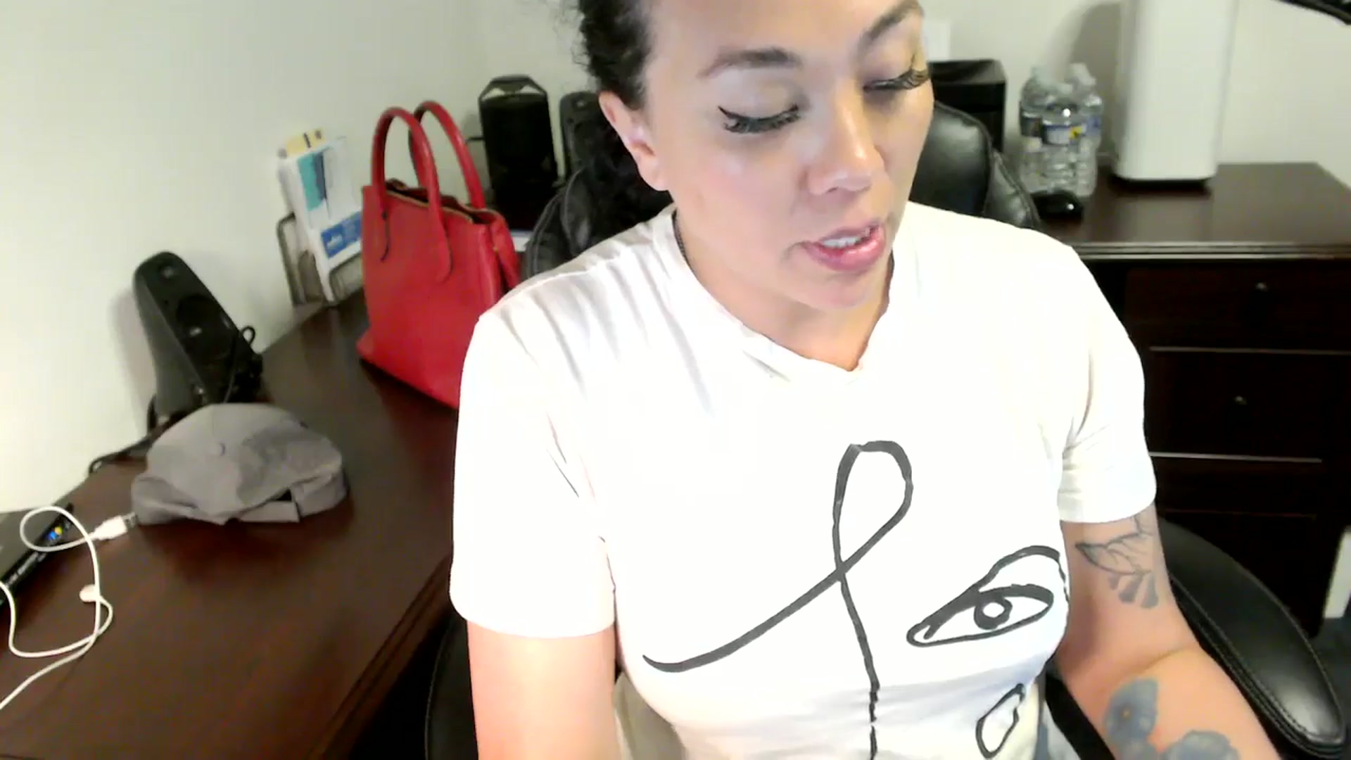 Gallery image thumbnail from MickaylaMoon's myfreecams stream on, 06/12/2024, 17:40 image 8 of 20