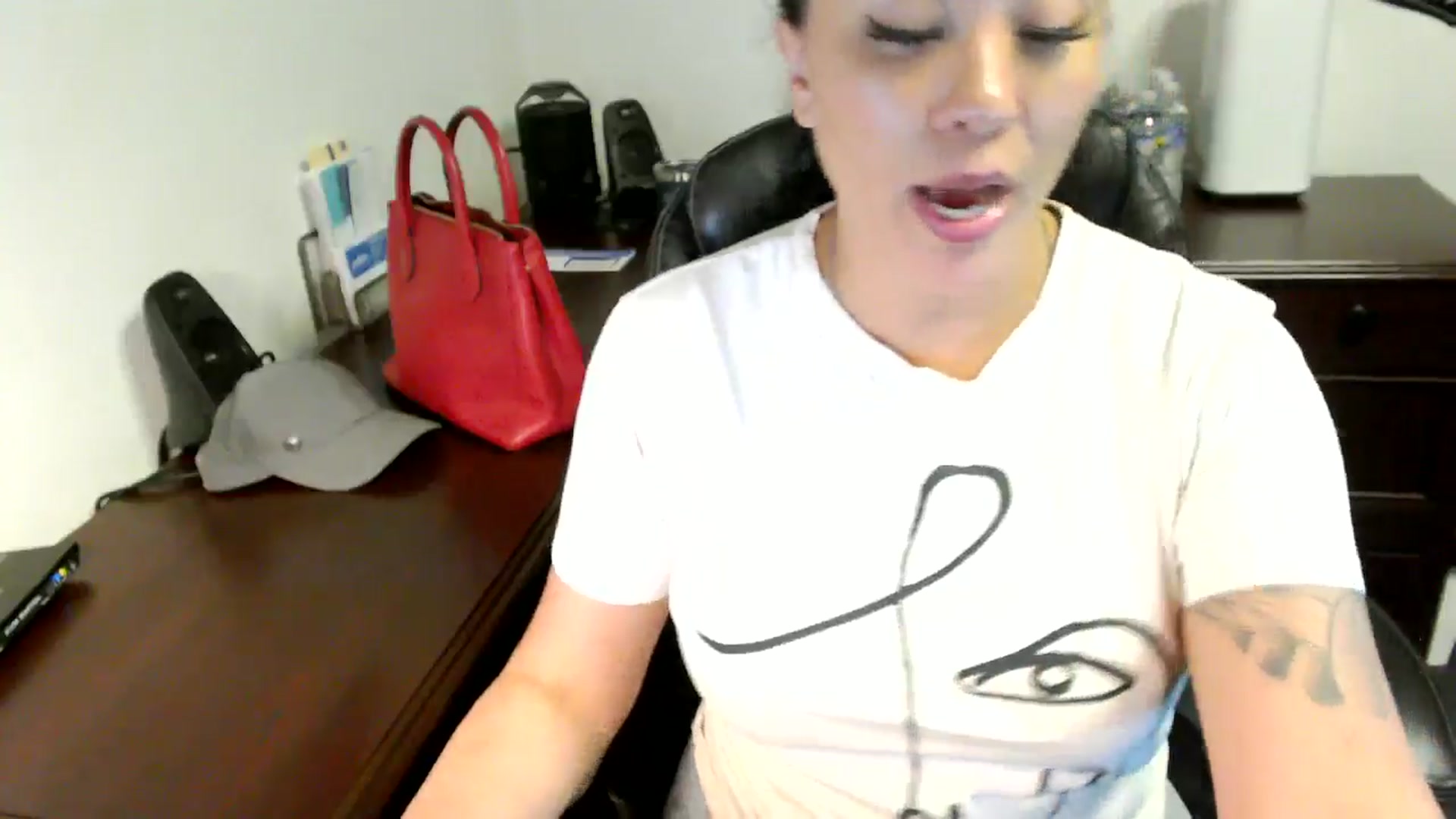 Gallery image thumbnail from MickaylaMoon's myfreecams stream on, 06/12/2024, 17:40 image 16 of 20