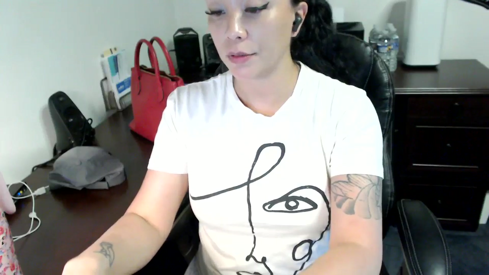 Gallery image thumbnail from MickaylaMoon's myfreecams stream on, 06/12/2024, 17:40 image 2 of 20