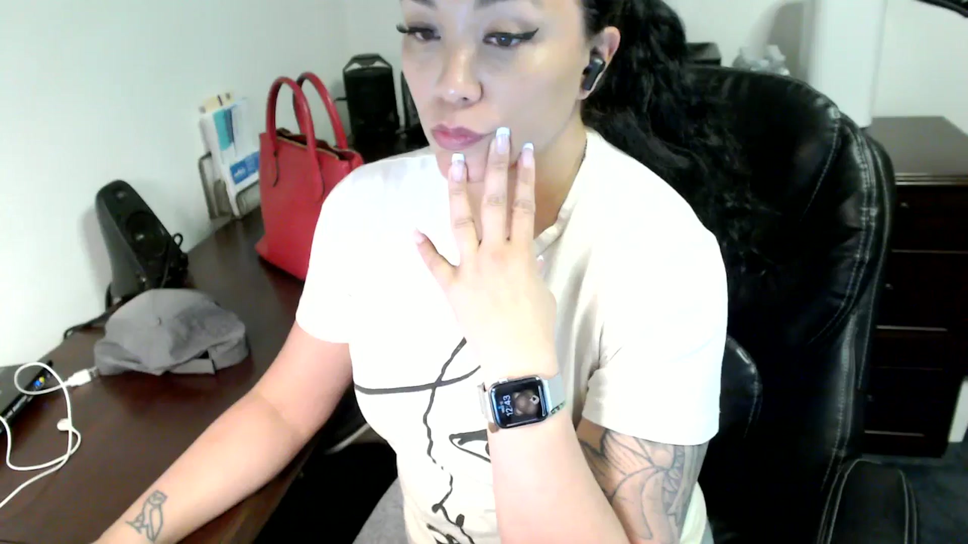 Gallery image thumbnail from MickaylaMoon's myfreecams stream on, 06/12/2024, 17:40 image 7 of 20