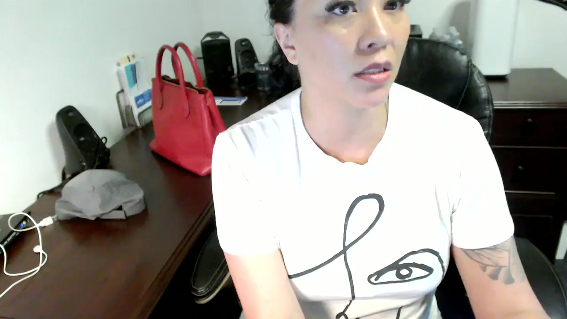 Gallery image thumbnail from MickaylaMoon's myfreecams stream on, 06/12/2024, 17:40 image 10 of 20