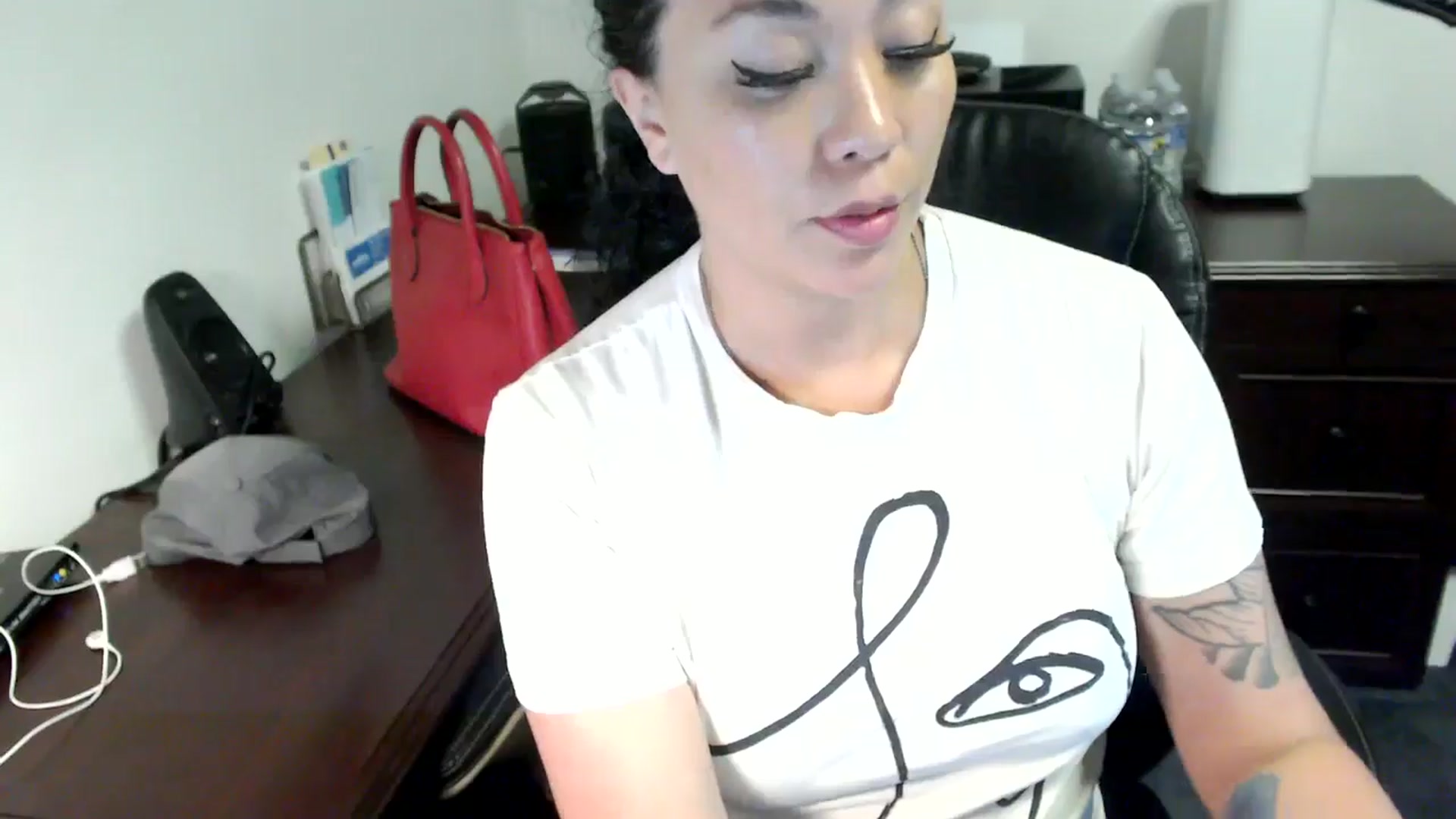 Gallery image thumbnail from MickaylaMoon's myfreecams stream on, 06/12/2024, 17:40 image 4 of 20