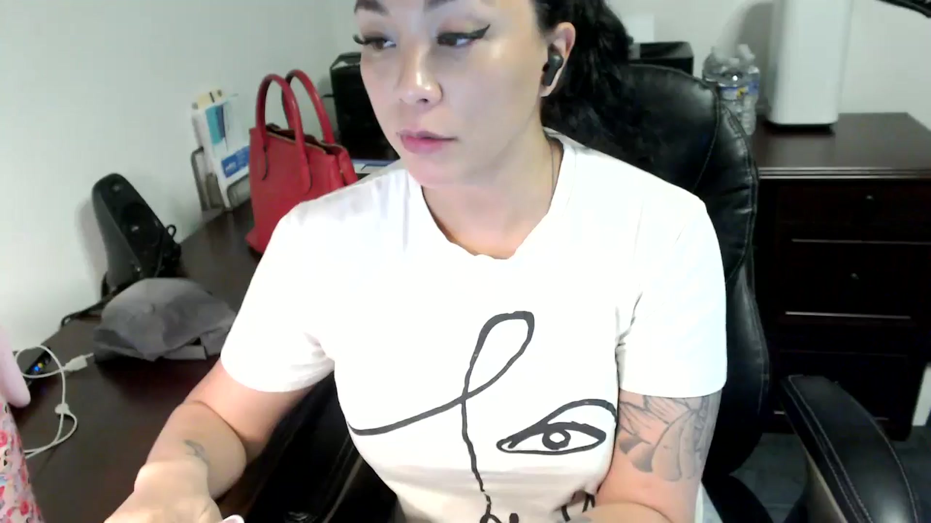 Gallery image thumbnail from MickaylaMoon's myfreecams stream on, 06/12/2024, 17:40 image 1 of 20
