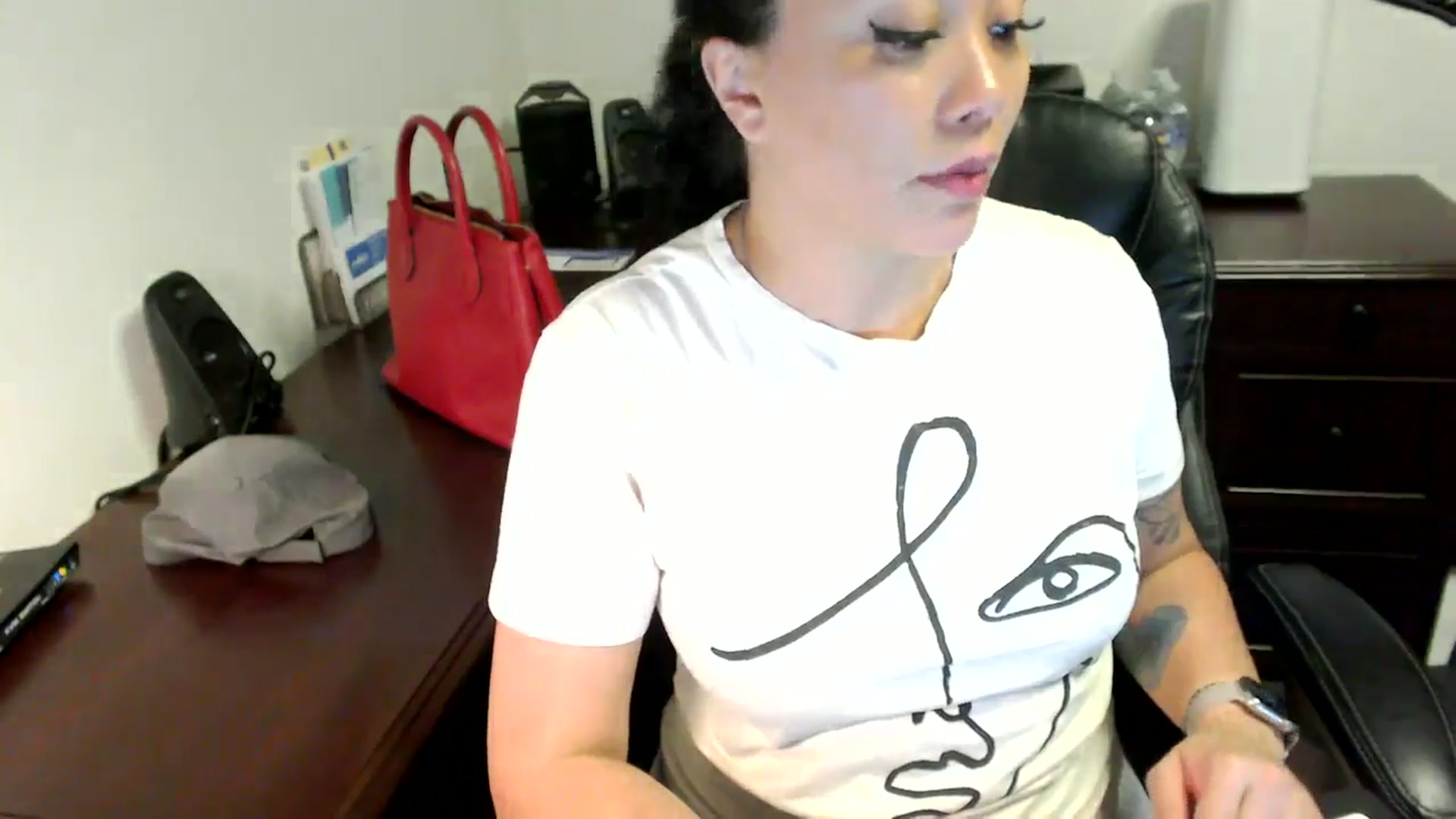 Gallery image thumbnail from MickaylaMoon's myfreecams stream on, 06/12/2024, 17:40 image 11 of 20