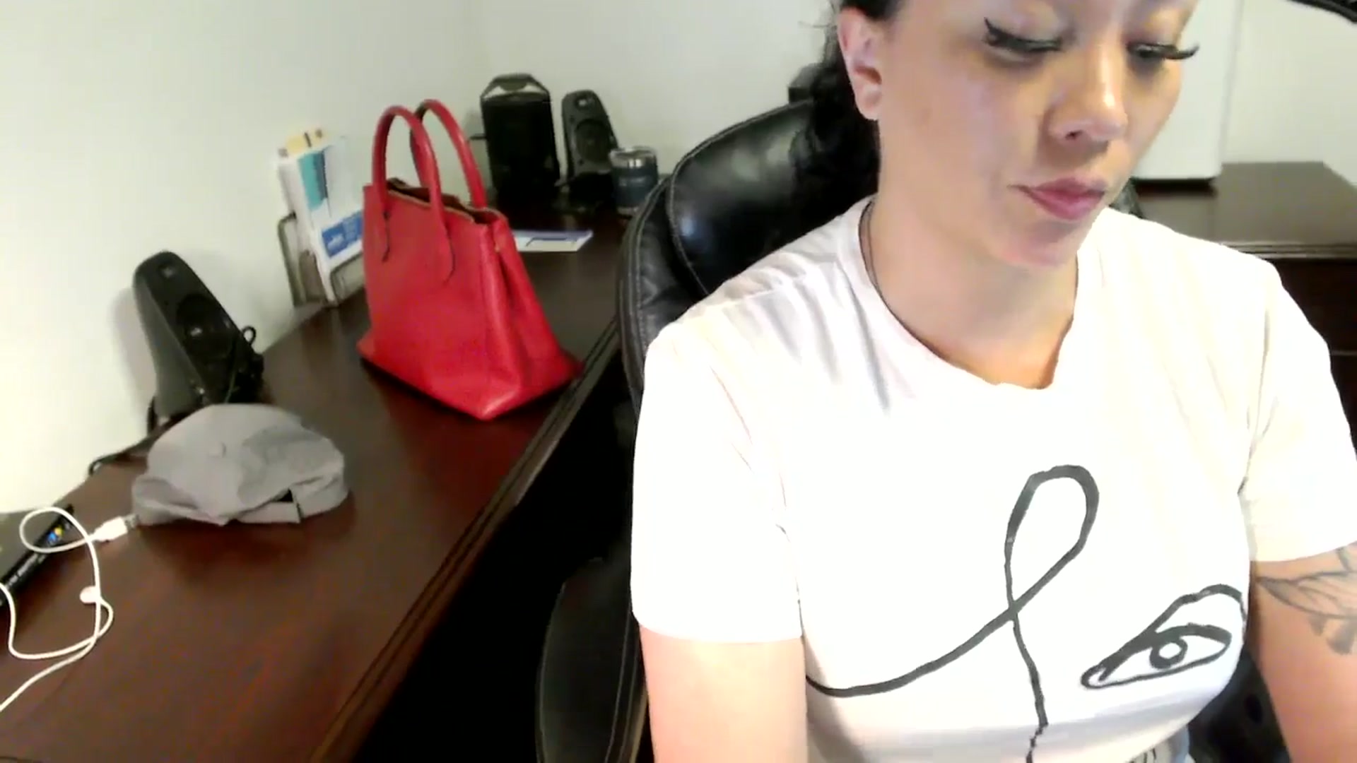 Gallery image thumbnail from MickaylaMoon's myfreecams stream on, 06/12/2024, 17:40 image 5 of 20