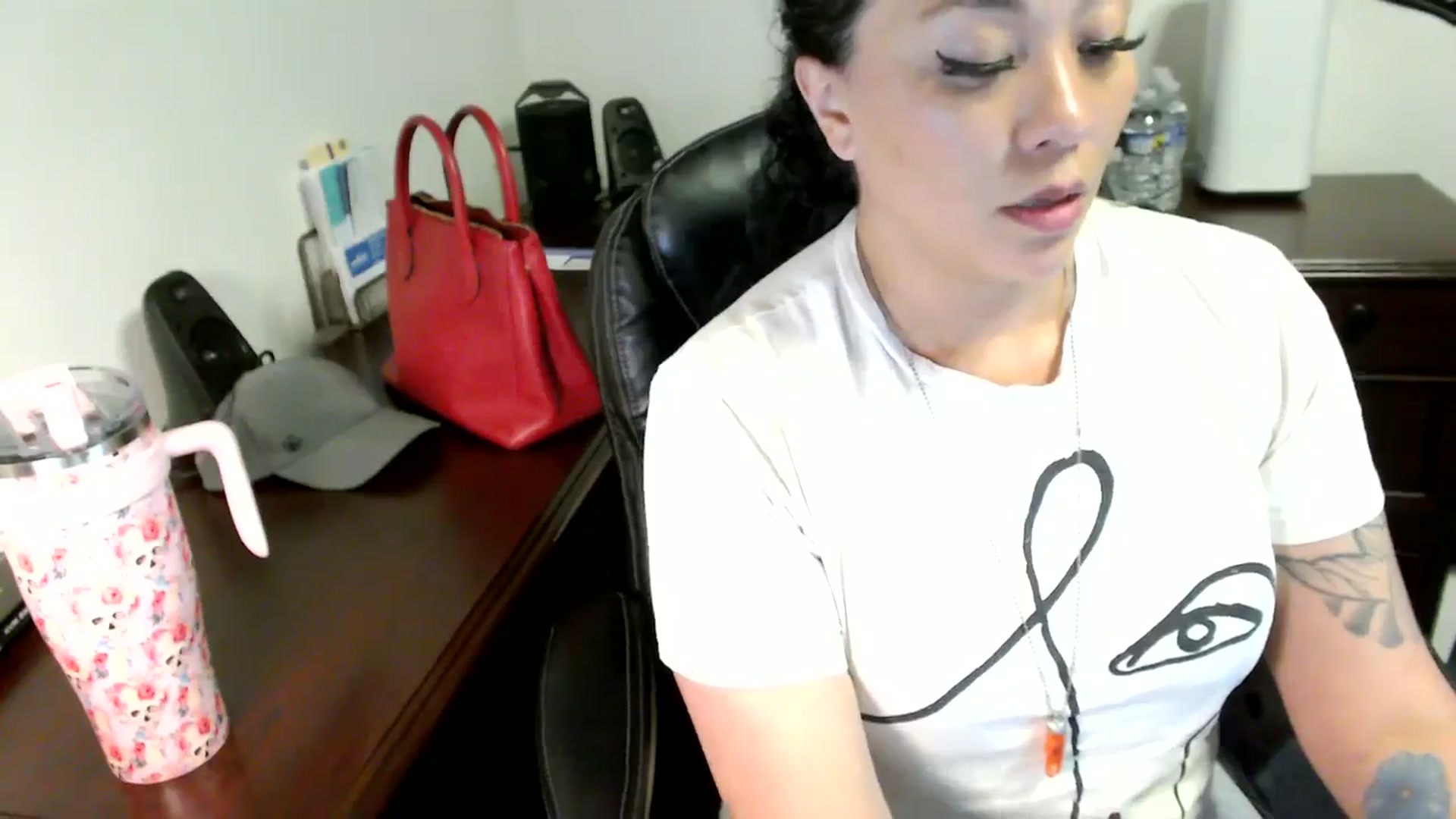Gallery image thumbnail from MickaylaMoon's myfreecams stream on, 06/12/2024, 18:20 image 5 of 20