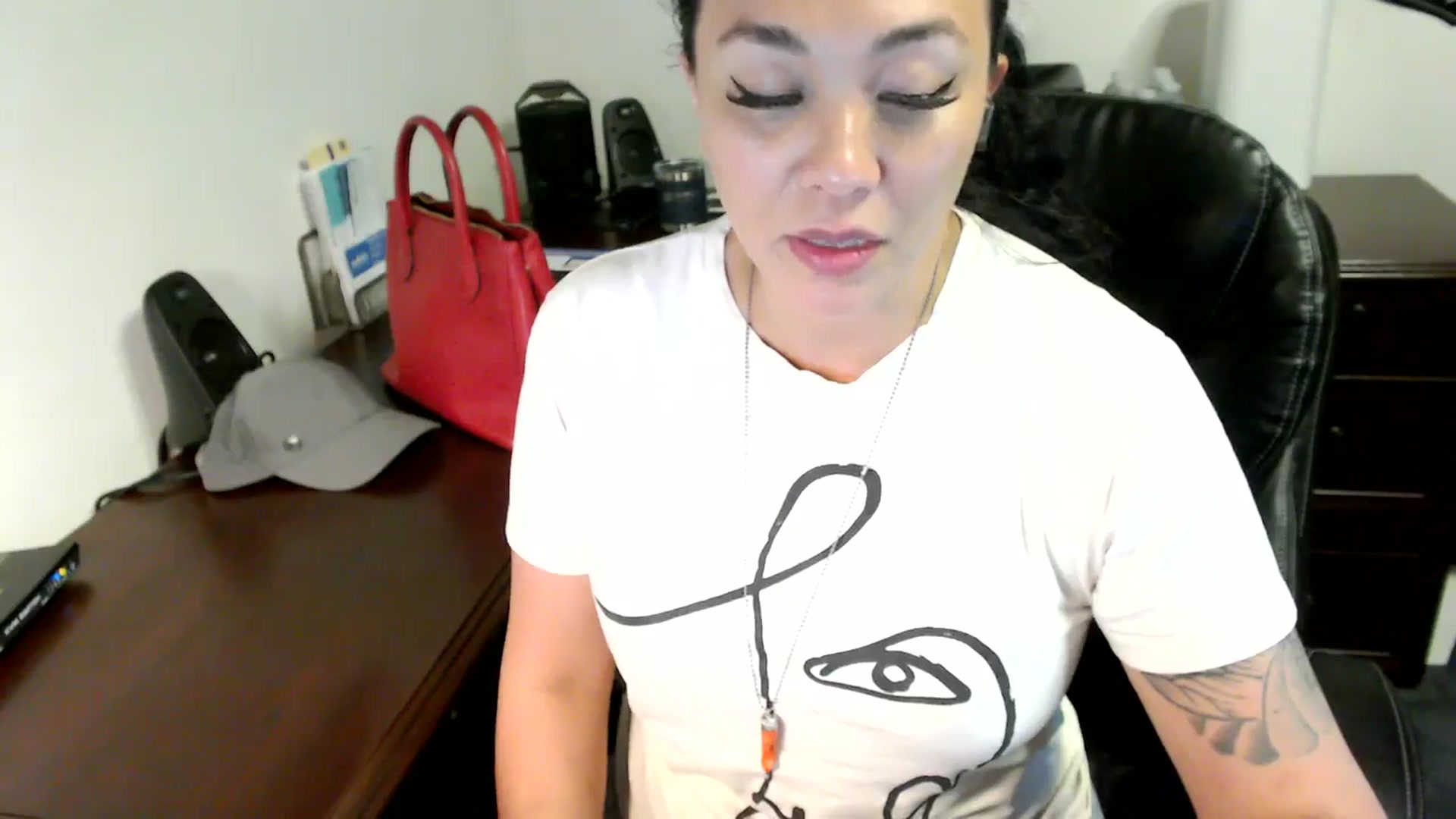 Gallery image thumbnail from MickaylaMoon's myfreecams stream on, 06/12/2024, 18:20 image 3 of 20