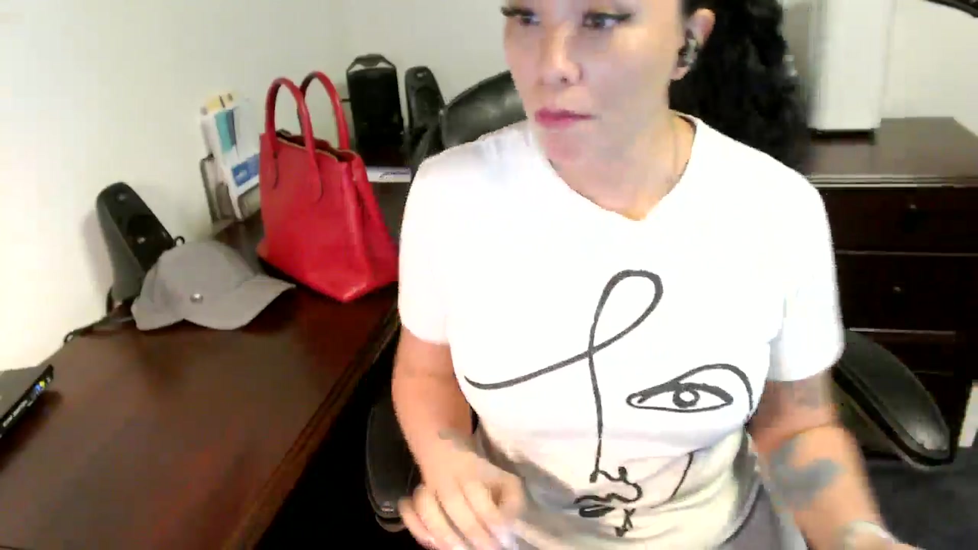 Gallery image thumbnail from MickaylaMoon's myfreecams stream on, 06/12/2024, 18:20 image 18 of 20