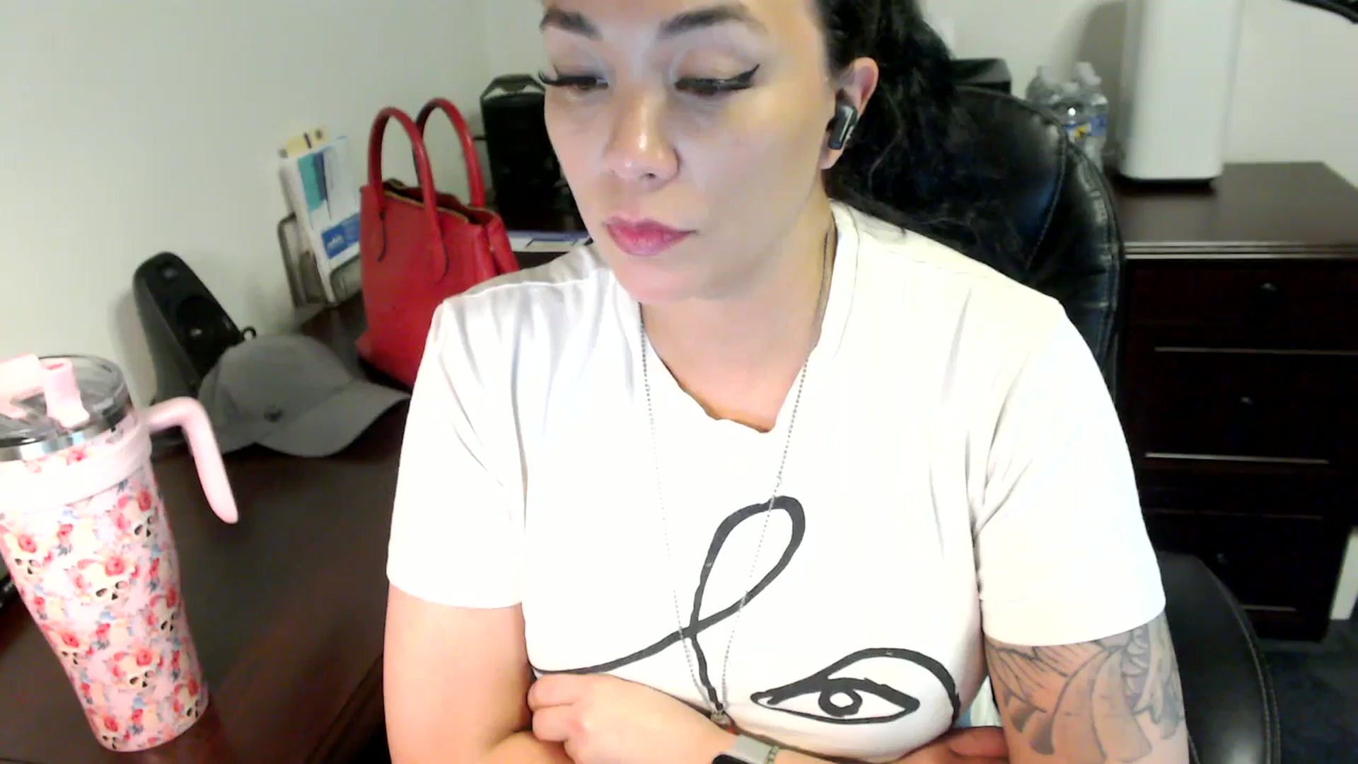 Gallery image thumbnail from MickaylaMoon's myfreecams stream on, 06/12/2024, 18:20 image 12 of 20