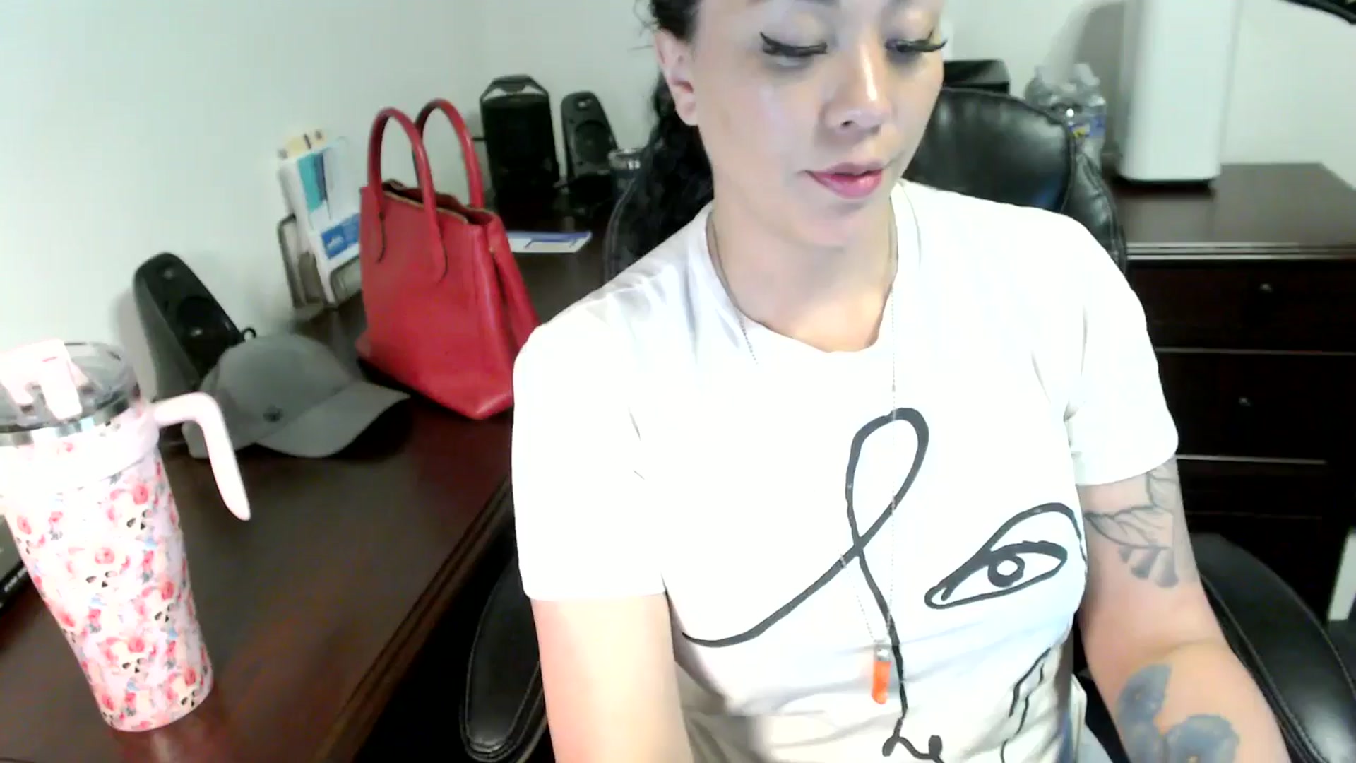 Gallery image thumbnail from MickaylaMoon's myfreecams stream on, 06/12/2024, 18:20 image 8 of 20