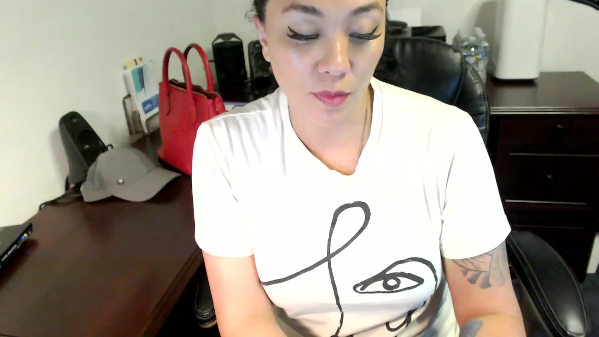 Gallery image thumbnail from MickaylaMoon's myfreecams stream on, 06/12/2024, 18:20 image 16 of 20