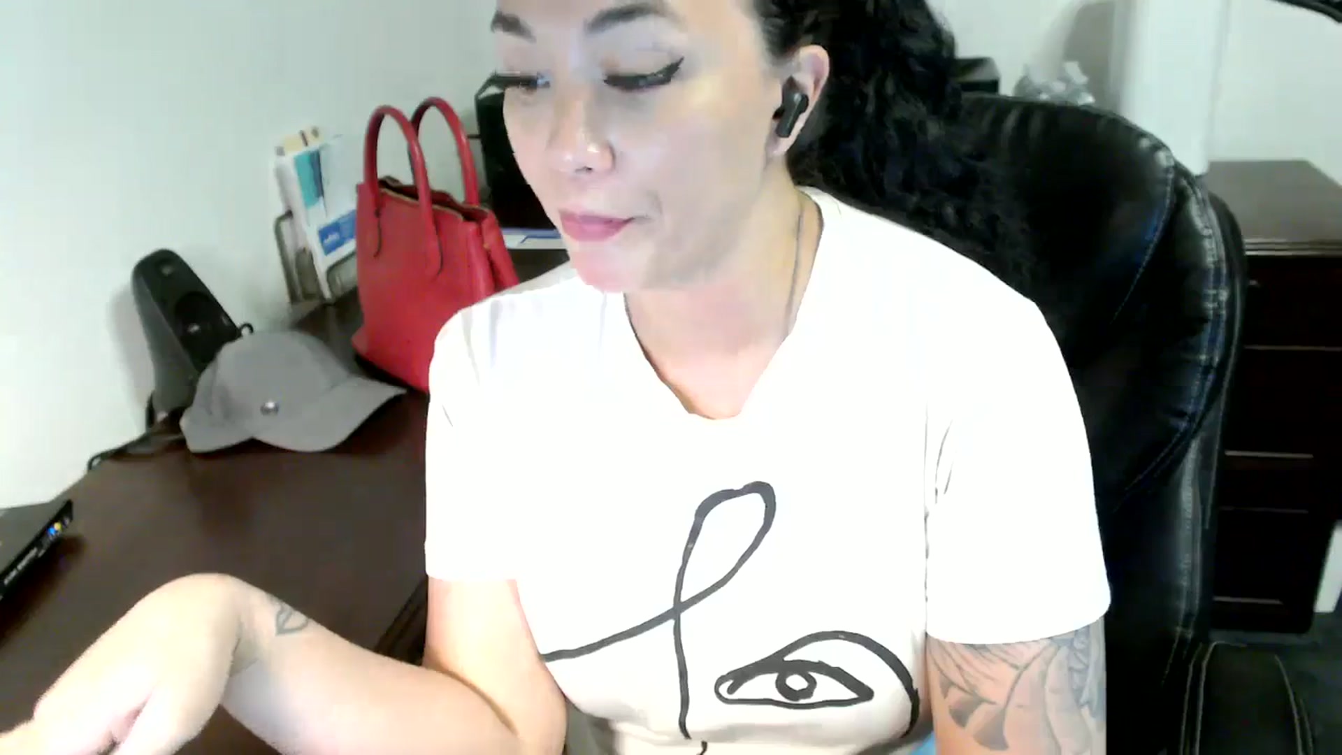 Gallery image thumbnail from MickaylaMoon's myfreecams stream on, 06/12/2024, 18:20 image 19 of 20